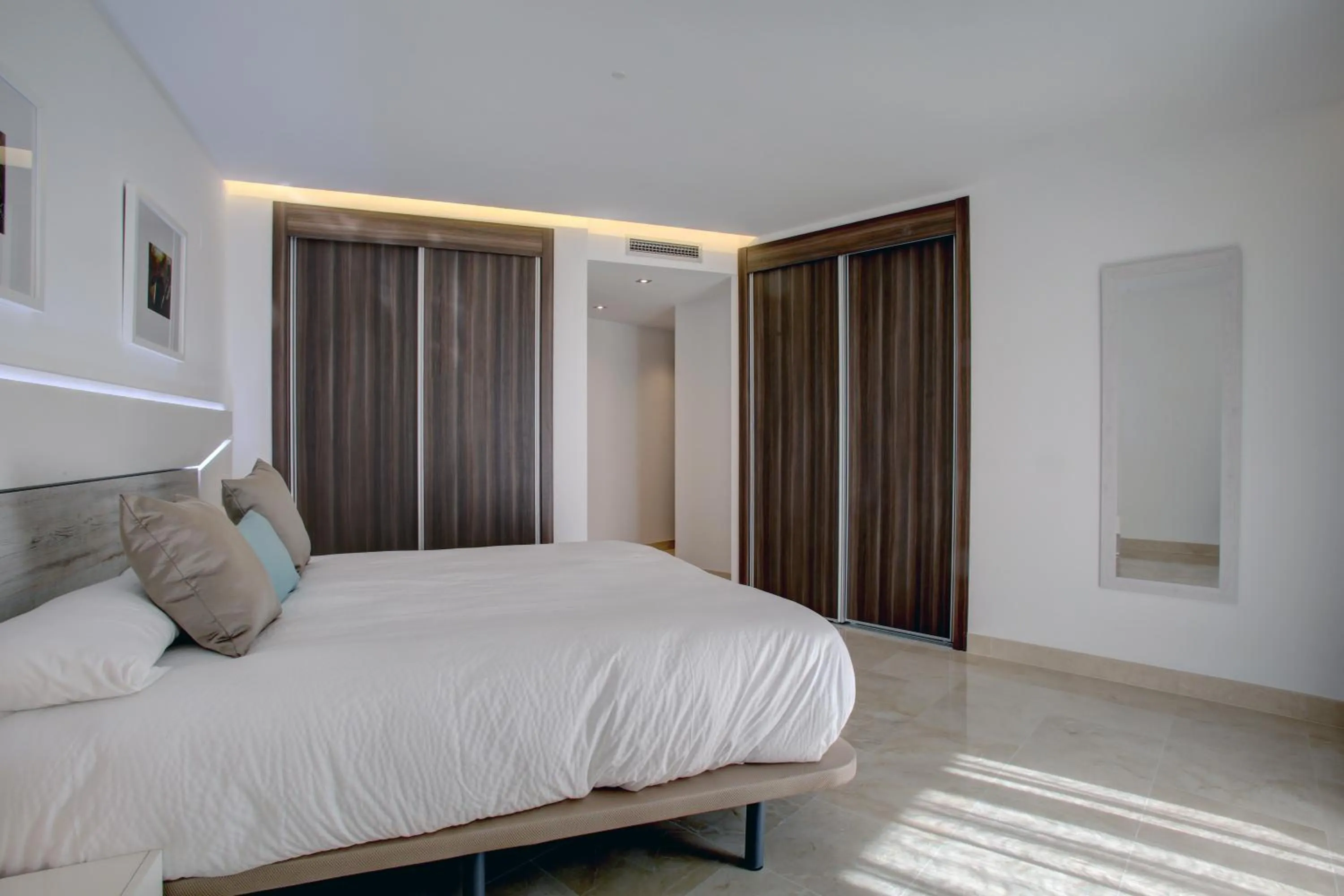 Bedroom, Bed in Aqua Apartments Vento, Marbella