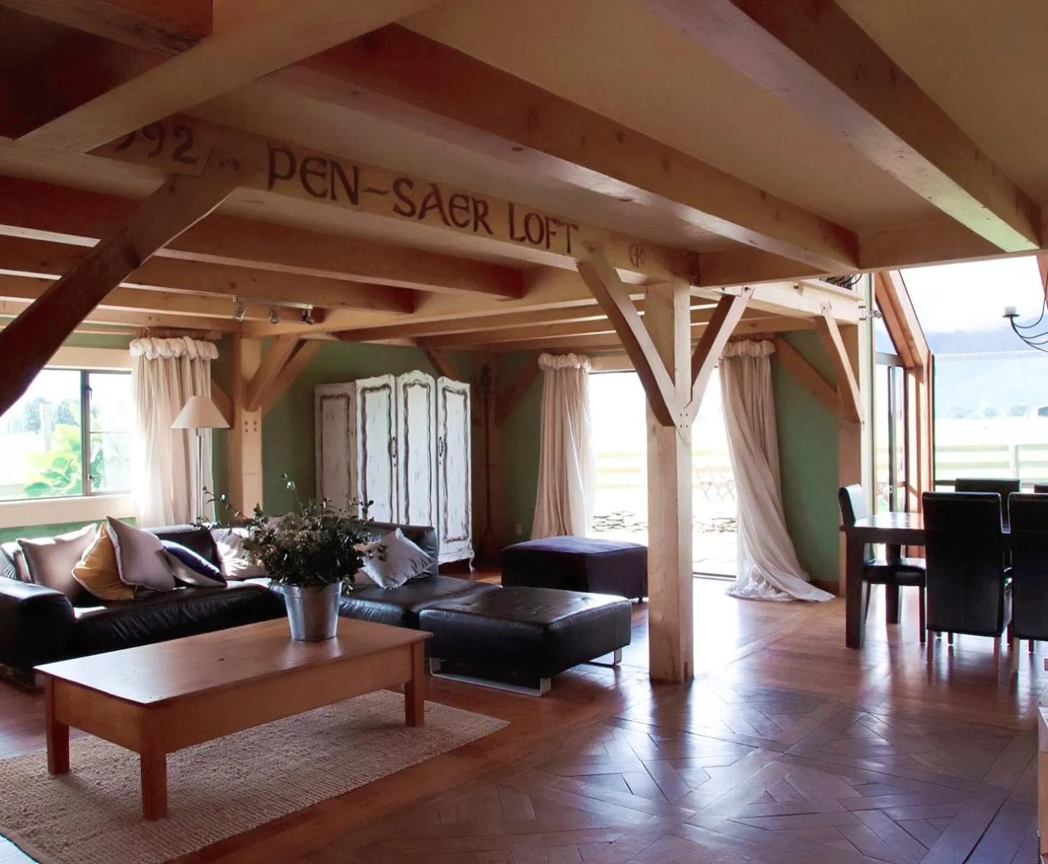 Communal lounge/ TV room in housewithnonails