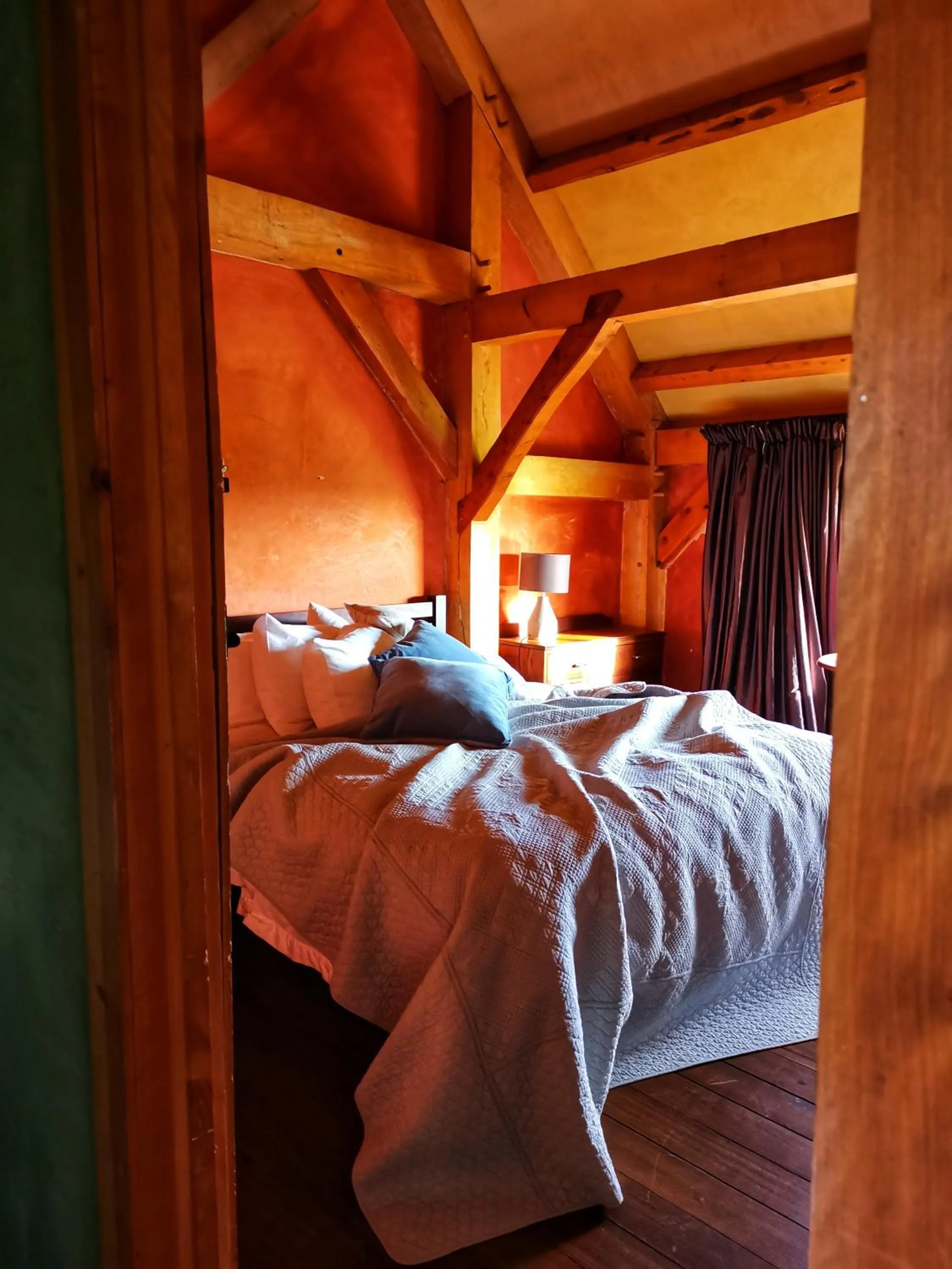 Property building, Bed in housewithnonails