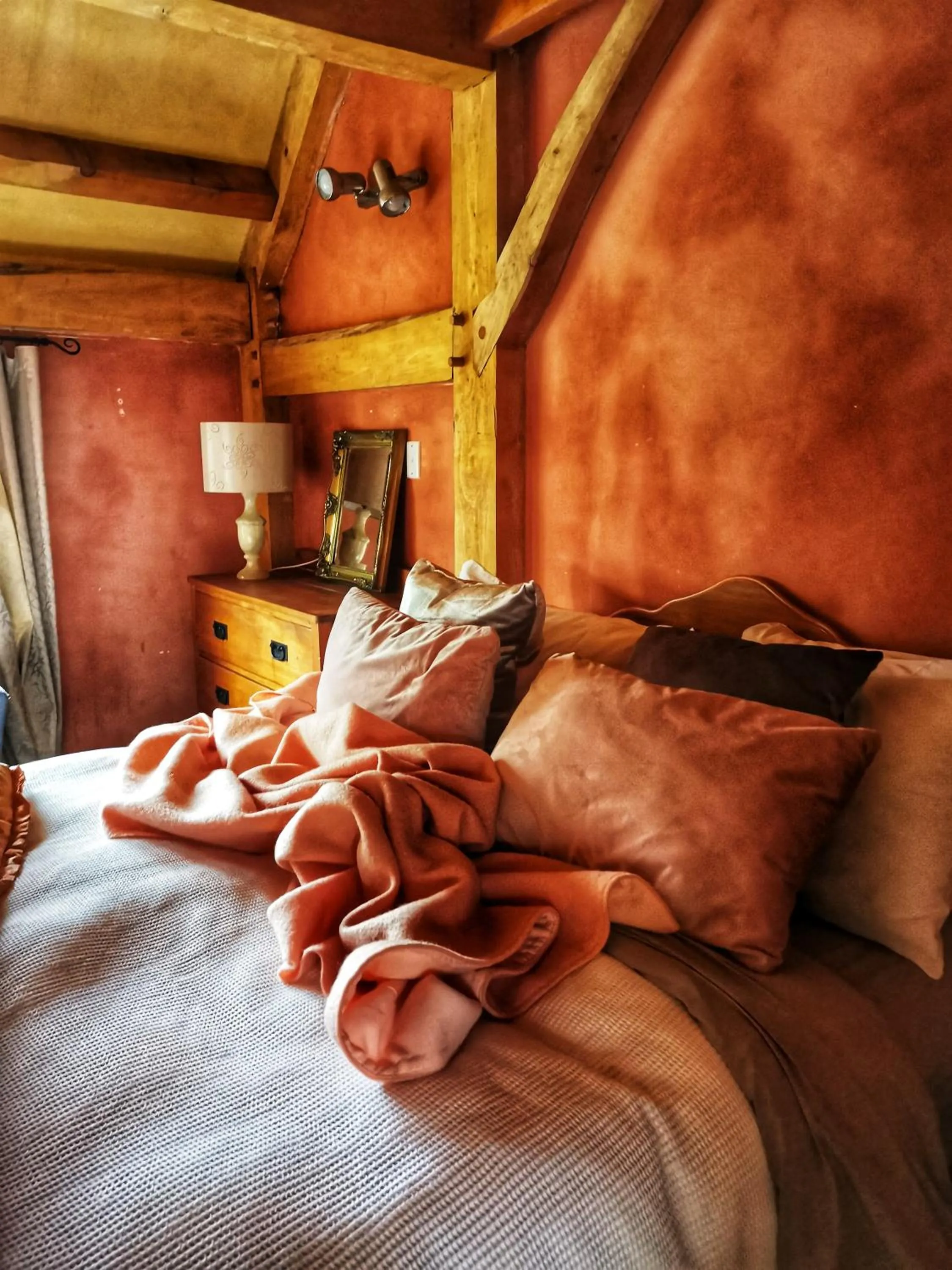 Bed in housewithnonails