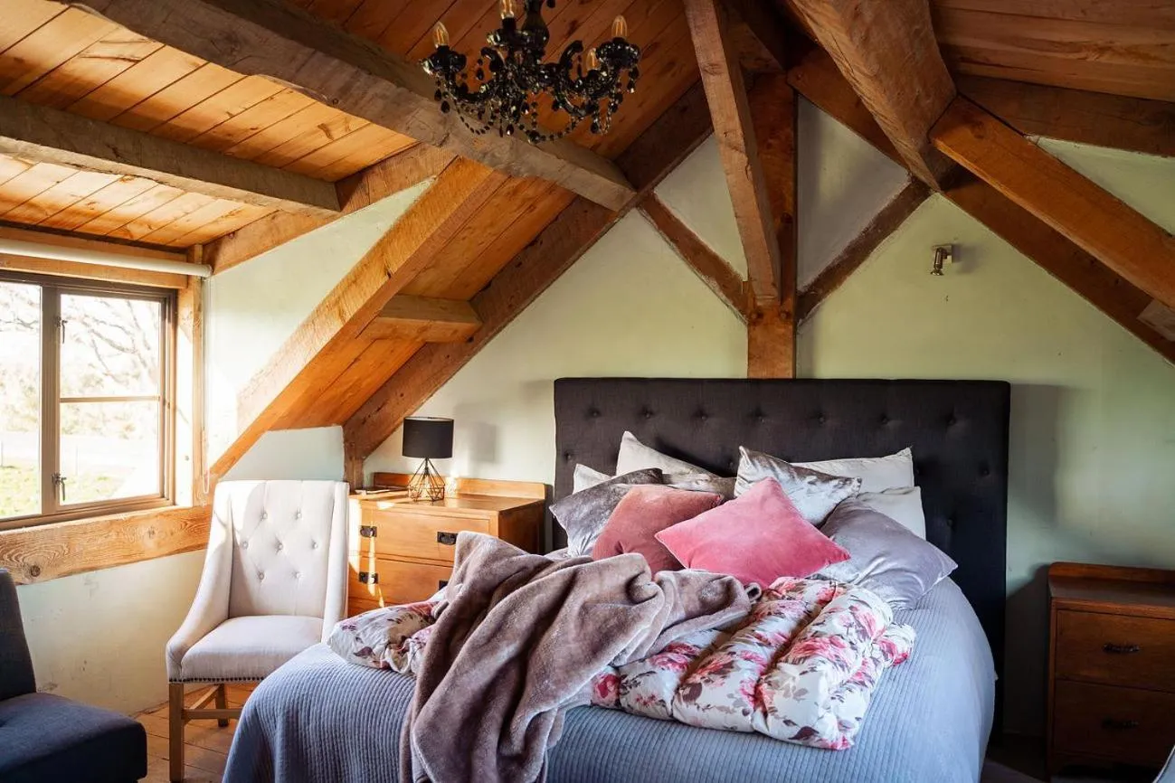 Bed in housewithnonails