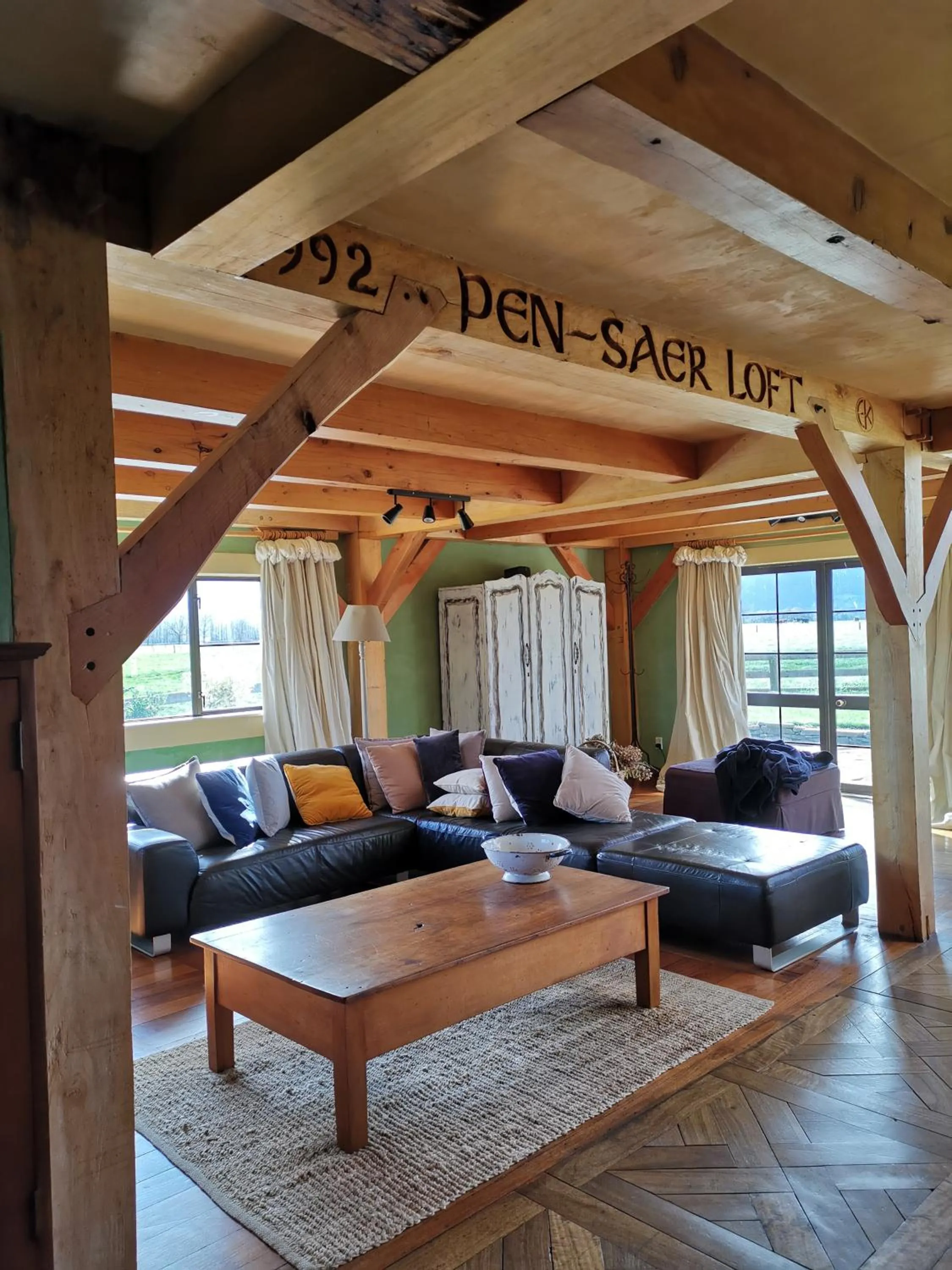 Communal lounge/ TV room in housewithnonails