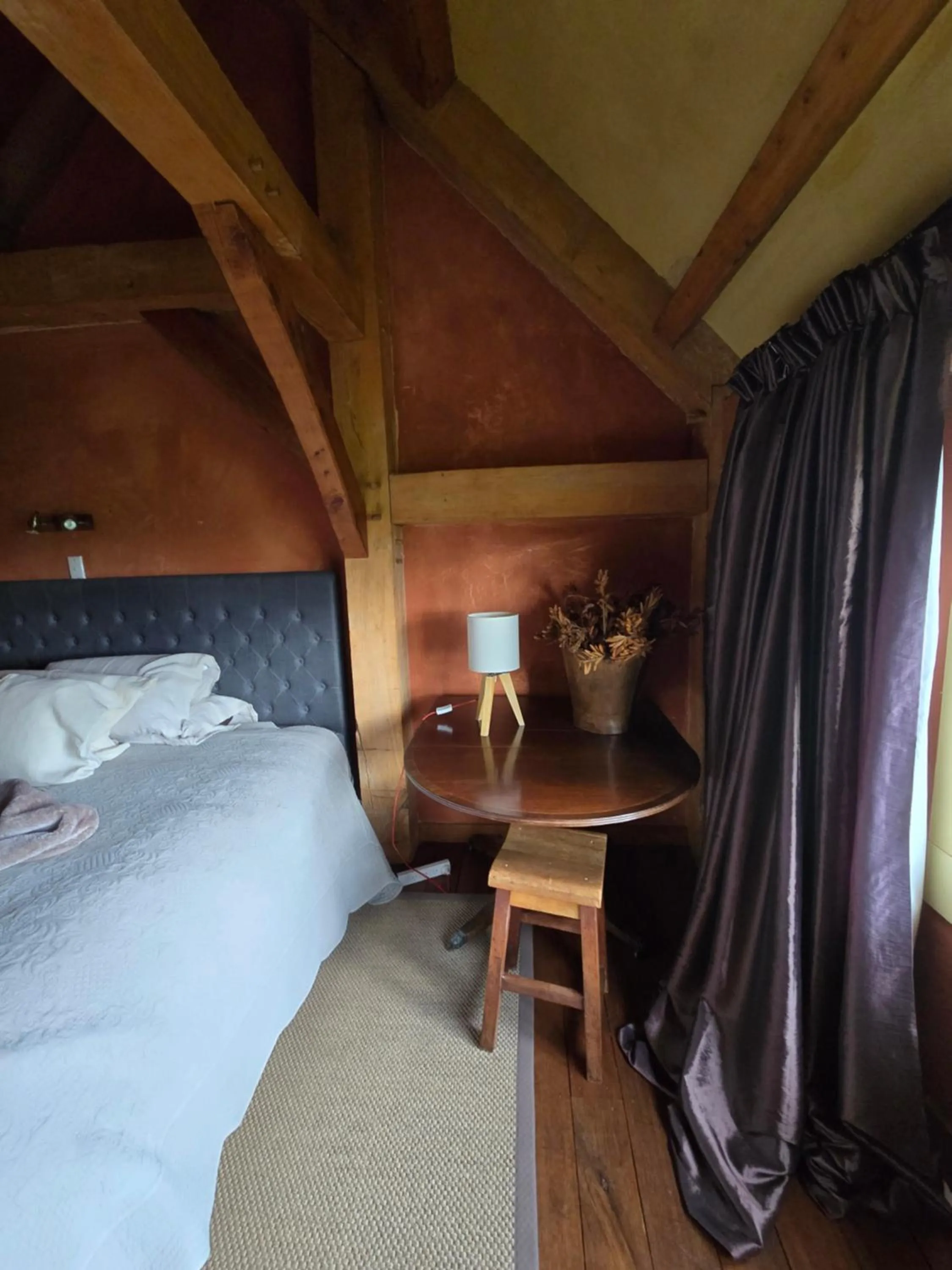 Bed in housewithnonails