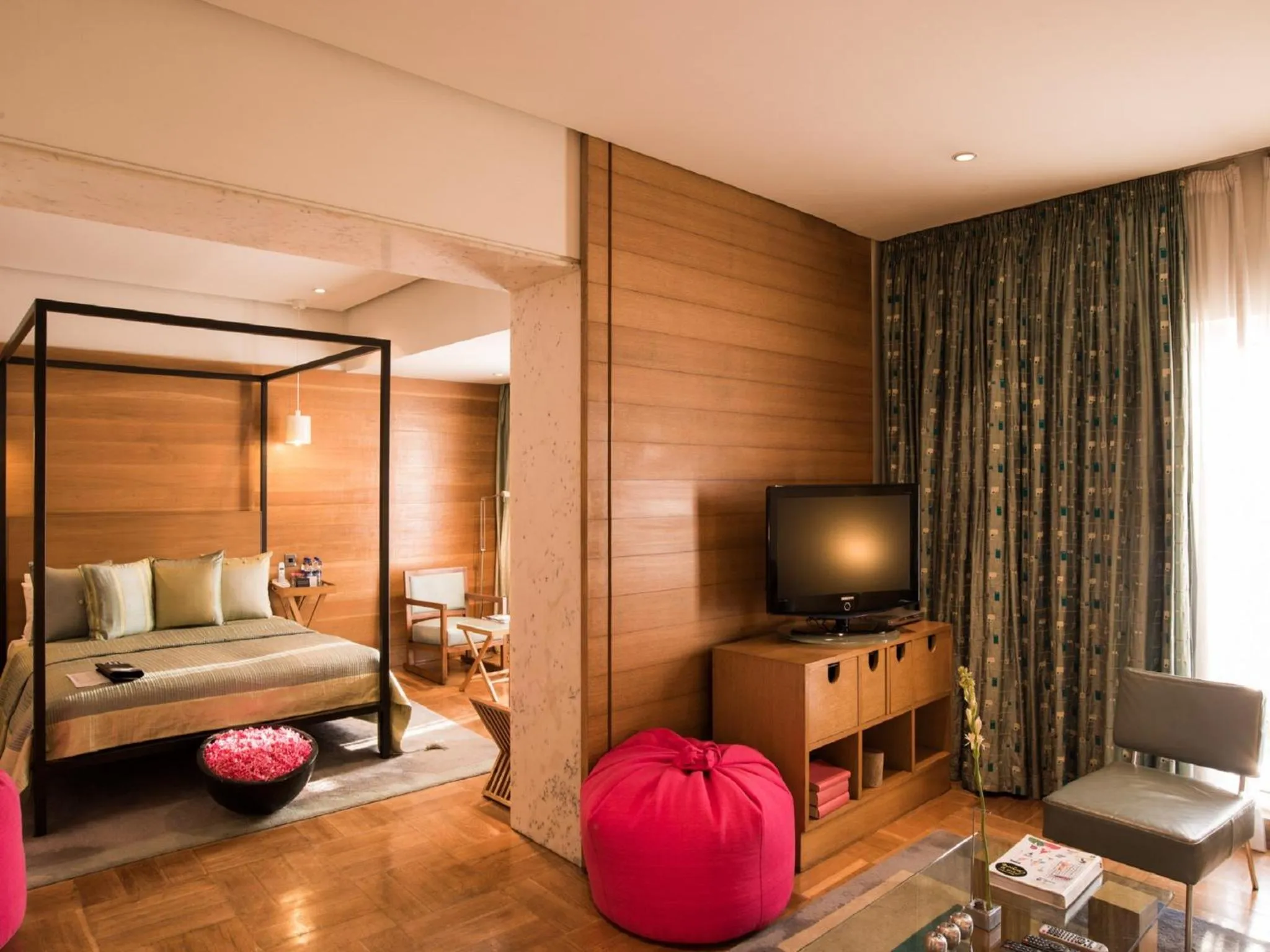 Photo of the whole room, Bed in The Park Bangalore, MG Road