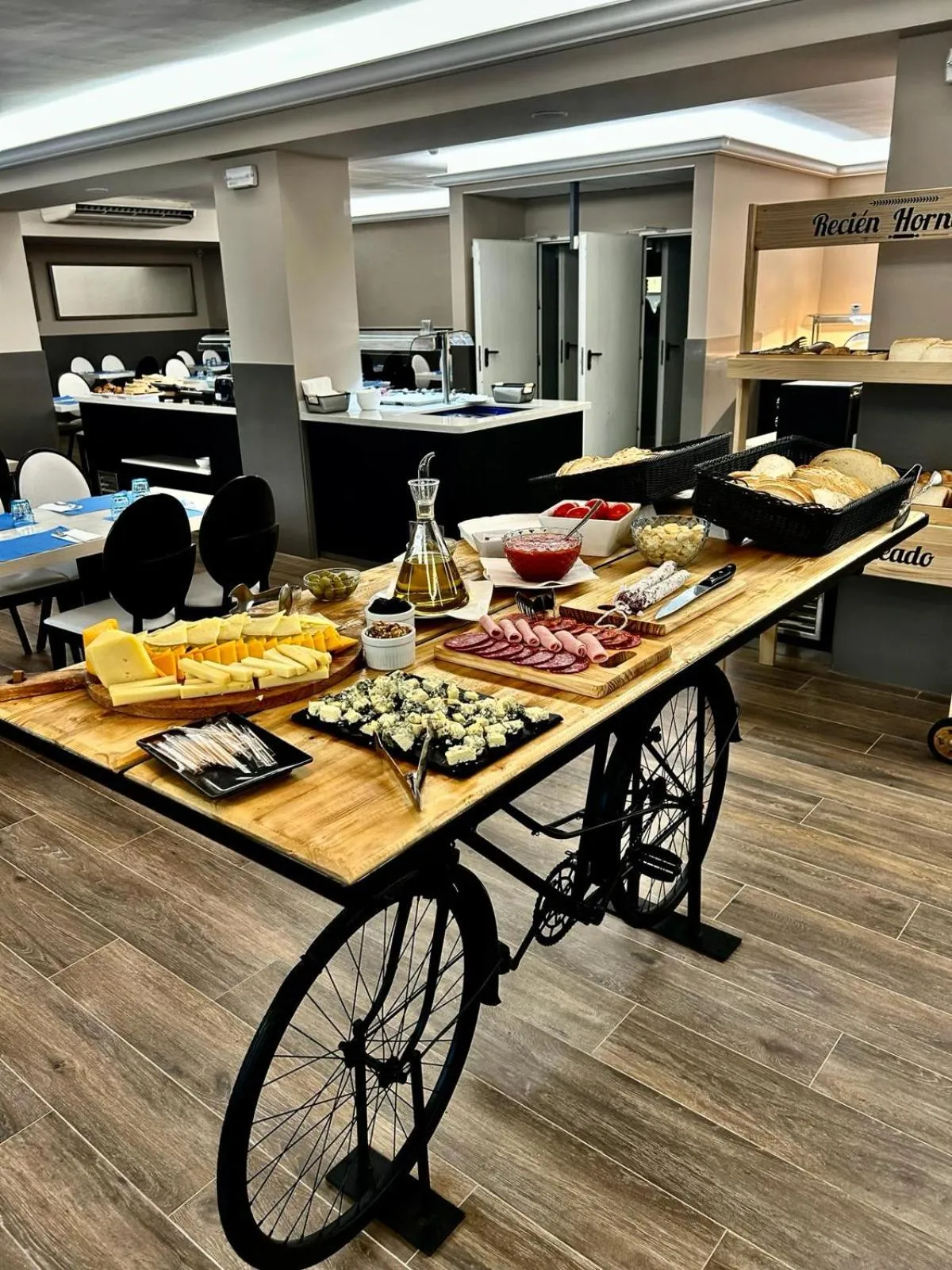 Restaurant/places to eat in Summer Hotel