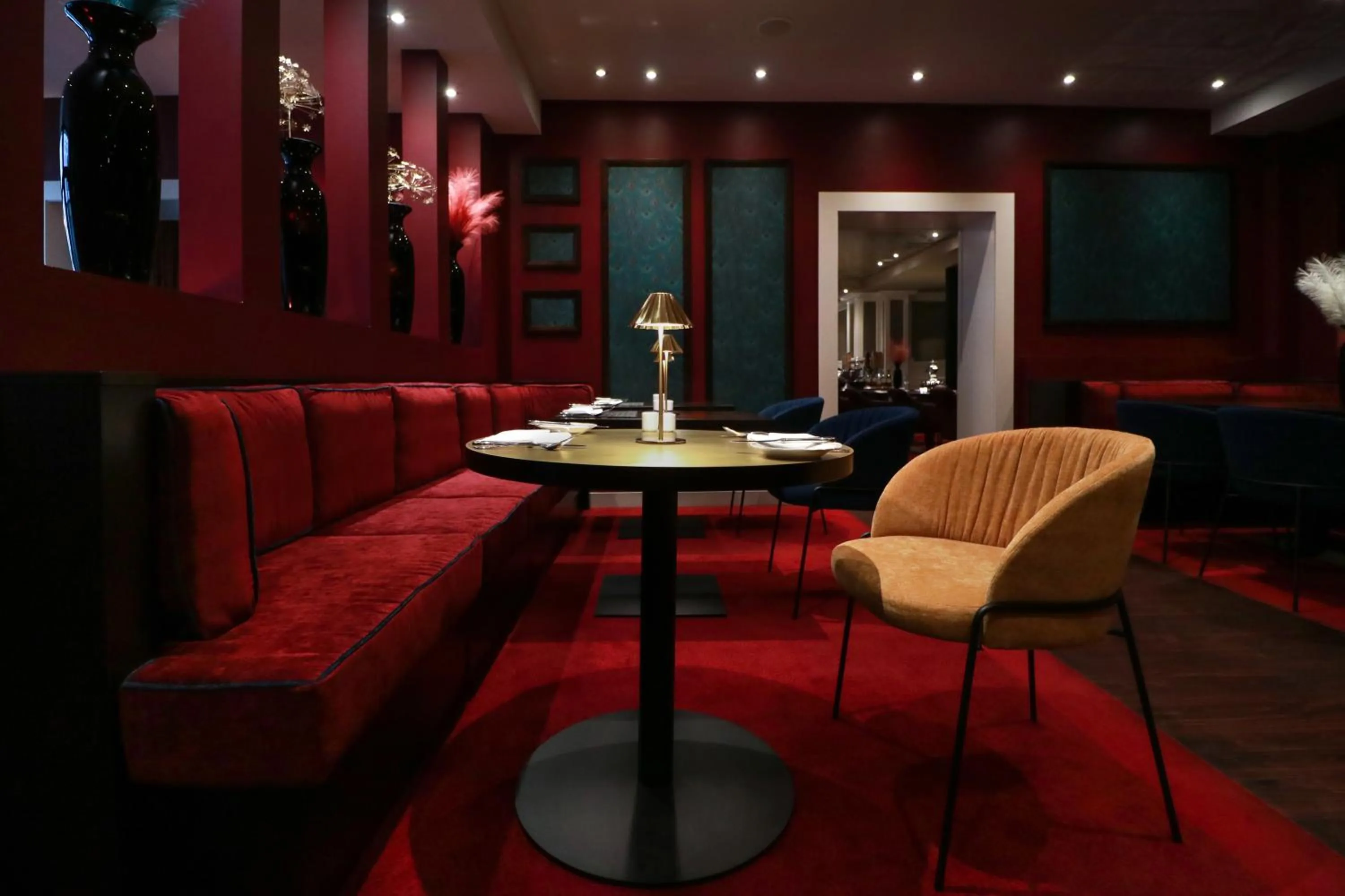 Restaurant/places to eat in Haverkamp Suites