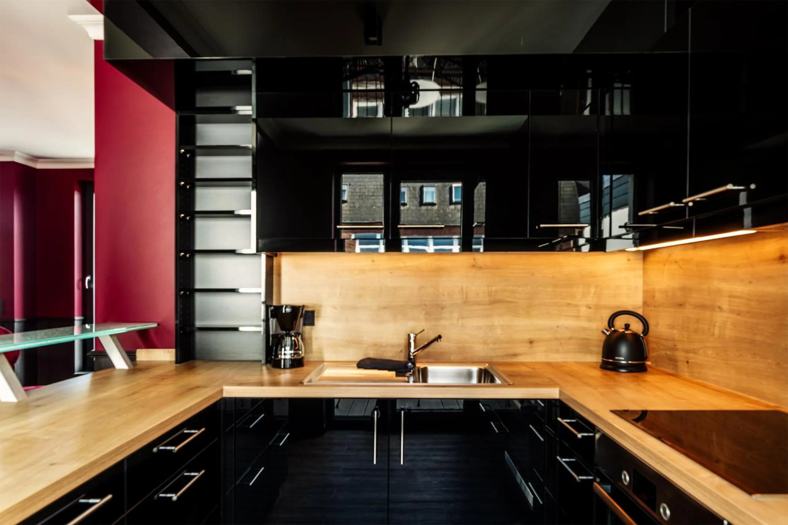 Coffee/tea facilities in Haverkamp Suites