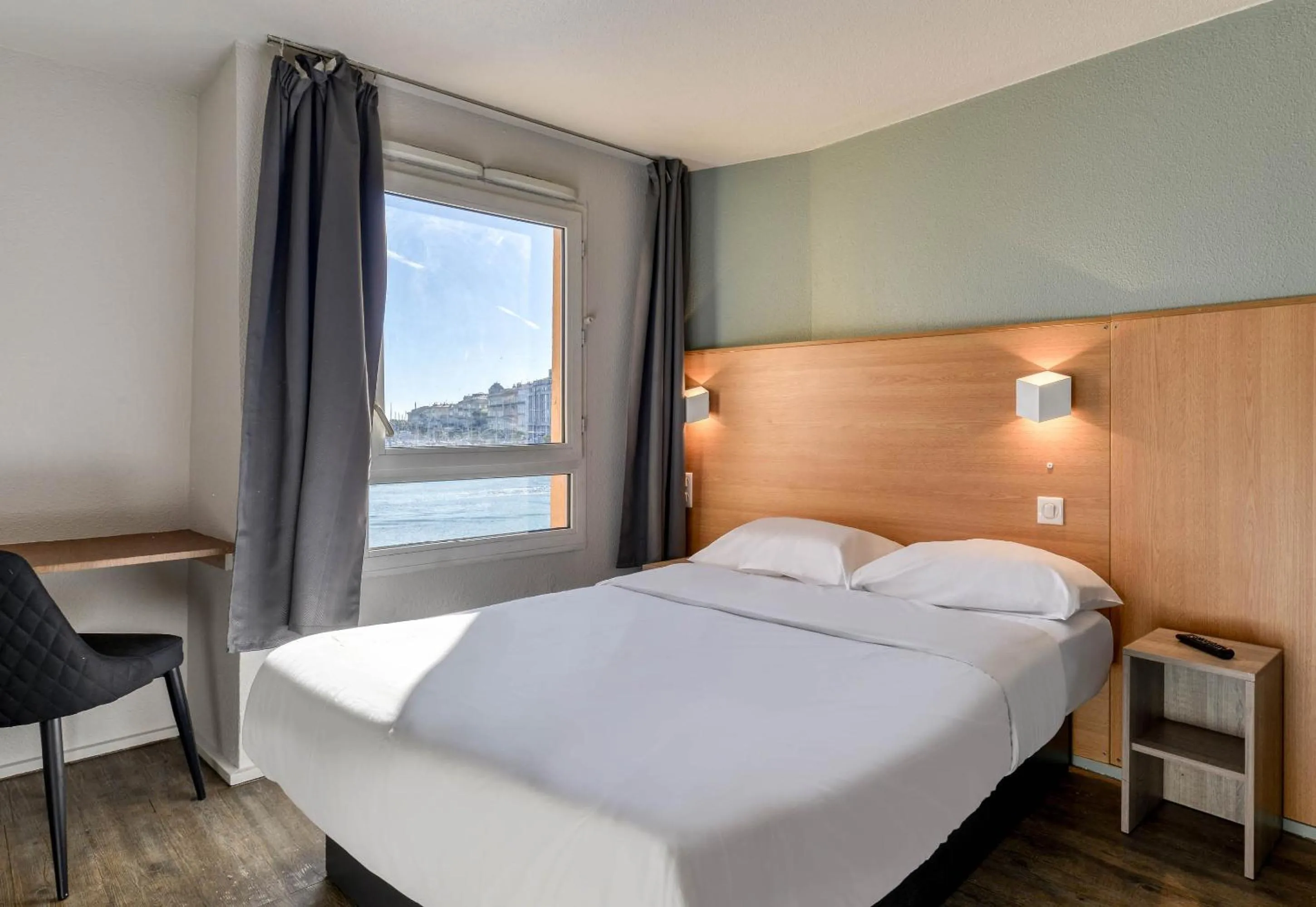 Bedroom, Bed in B&B HOTEL Sète Centre Gare