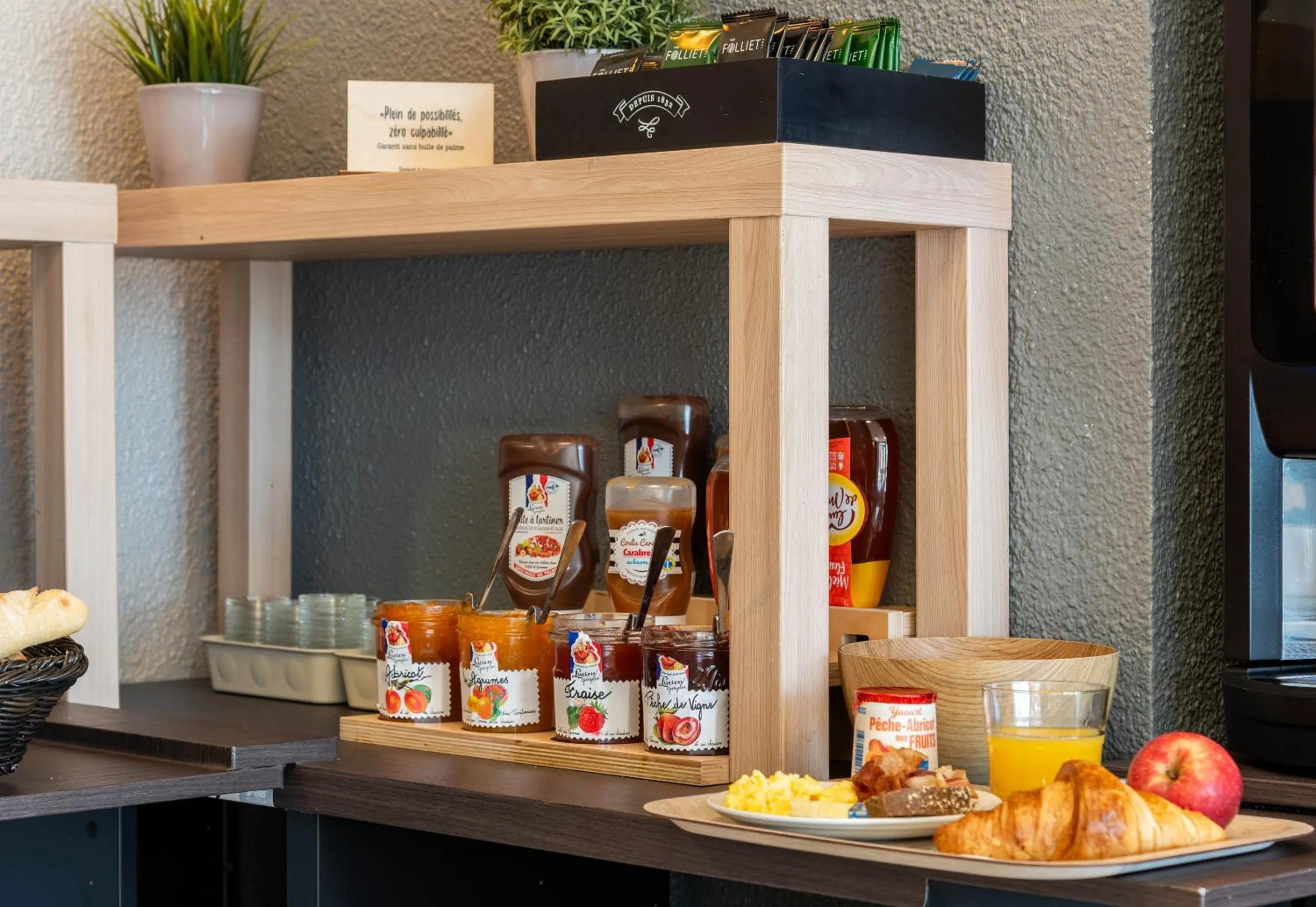 Buffet breakfast in B&B HOTEL Sète Centre Gare