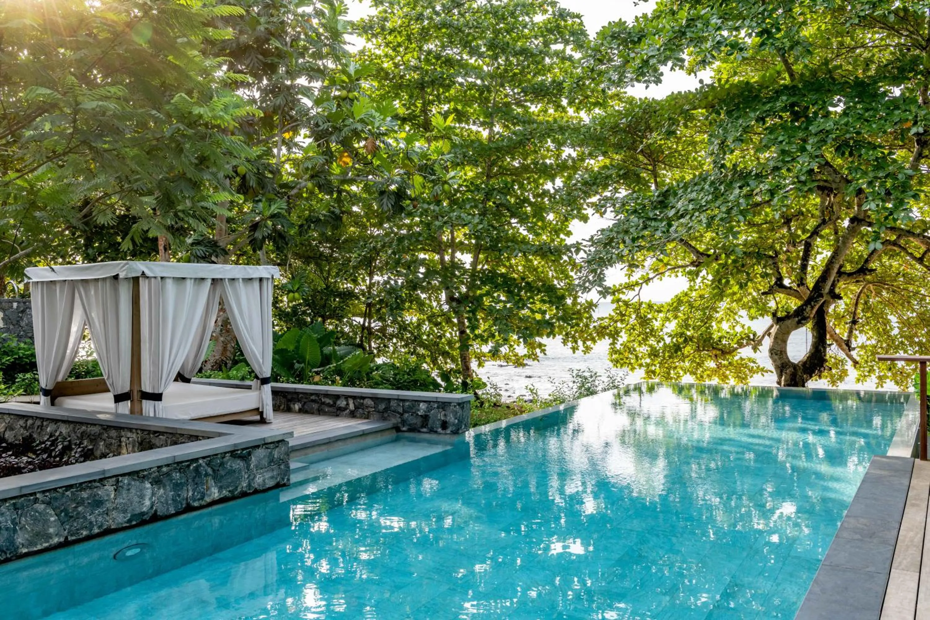 Swimming pool in Sundy Praia - Principe Collection