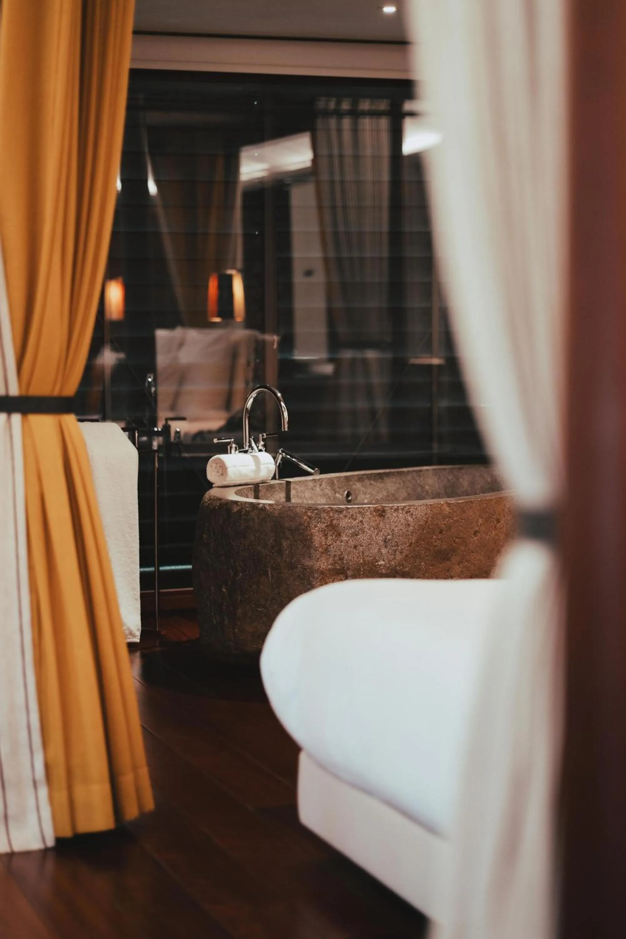 Bathroom, Bed in Sundy Praia - Principe Collection