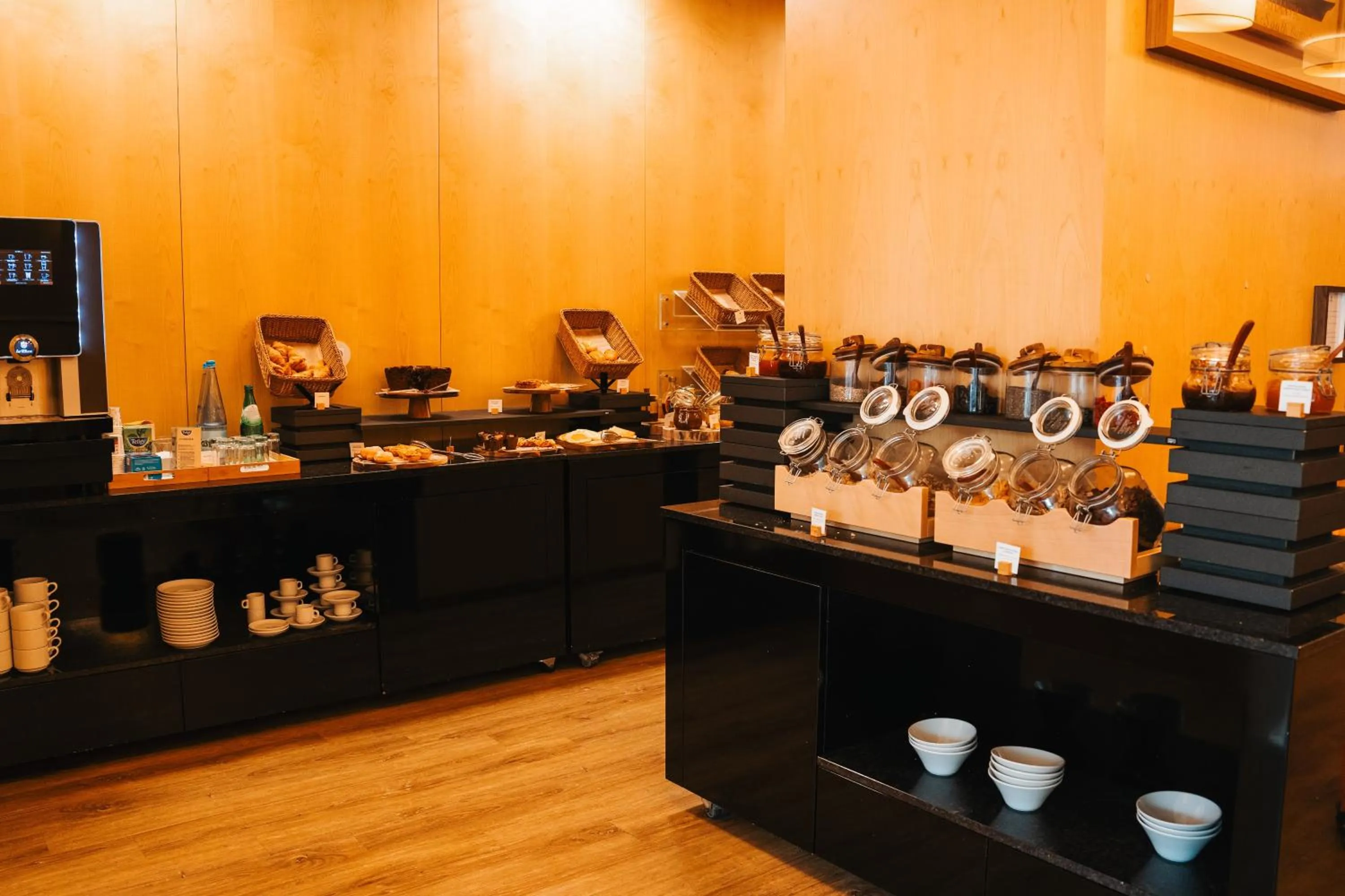 Buffet breakfast in Sea Porto Hotel