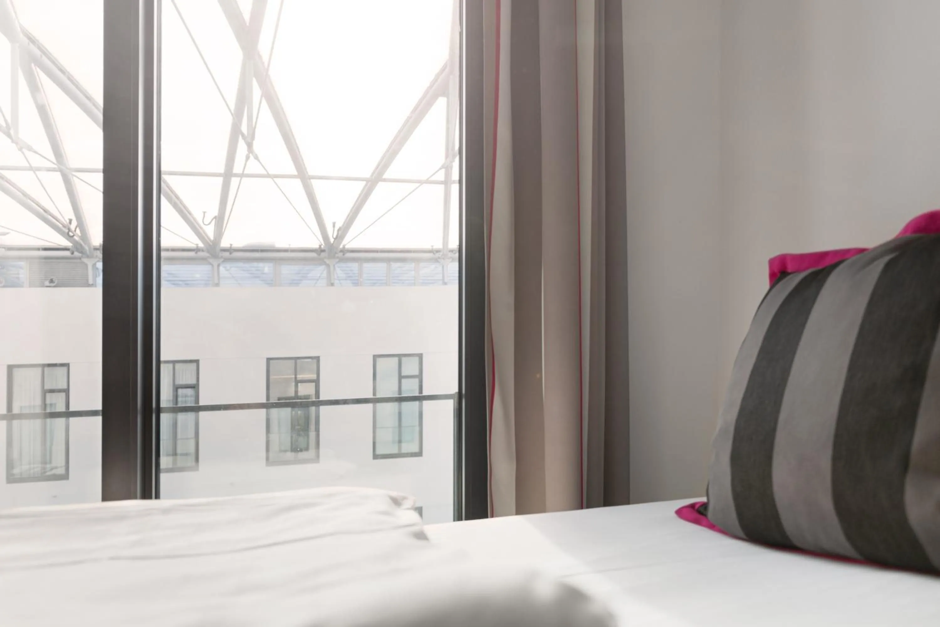 Inner courtyard view, Bed in Hotel MOA Berlin