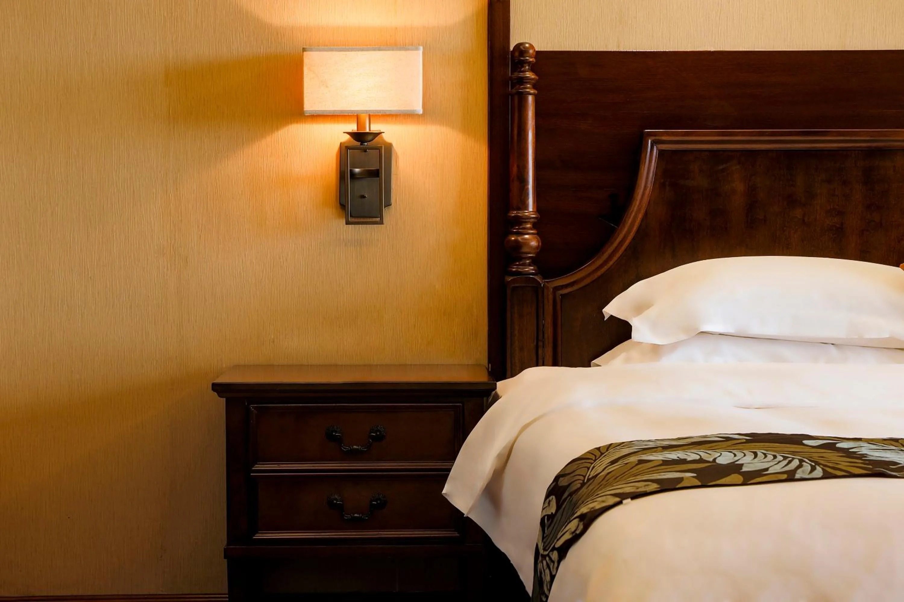 Bed in Luhuitou State Guesthouse & Resort