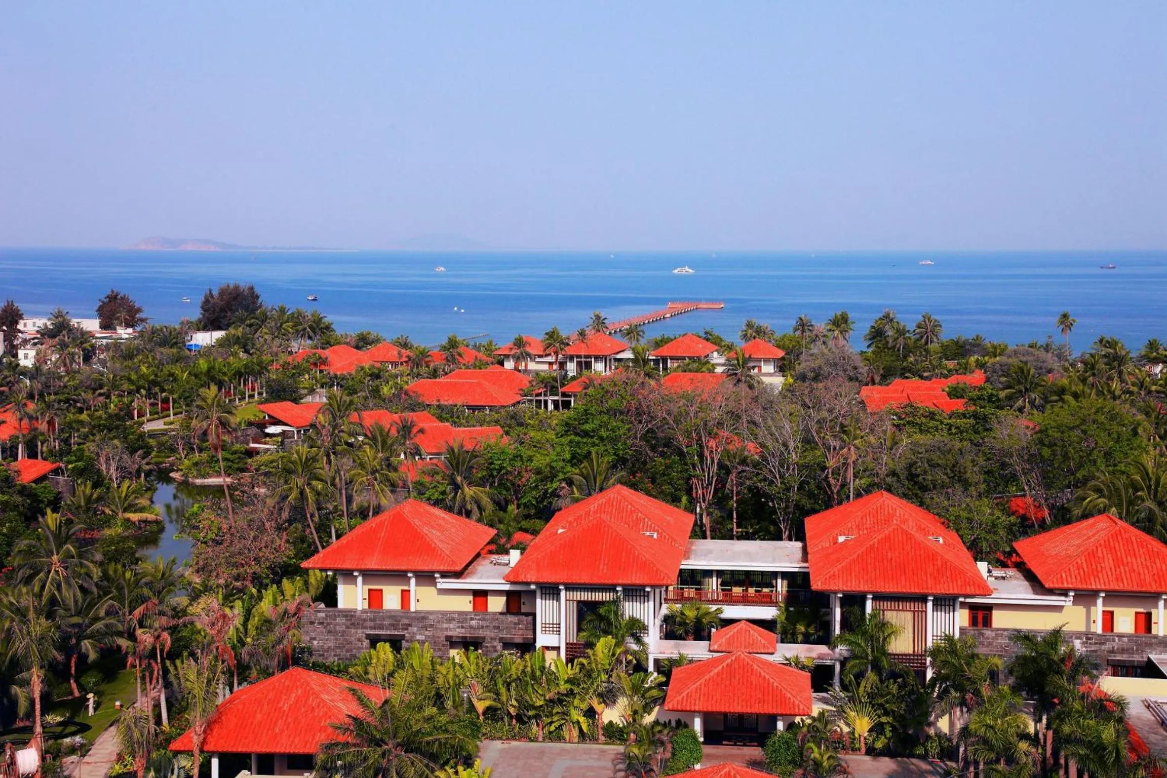 Property building in Luhuitou State Guesthouse & Resort