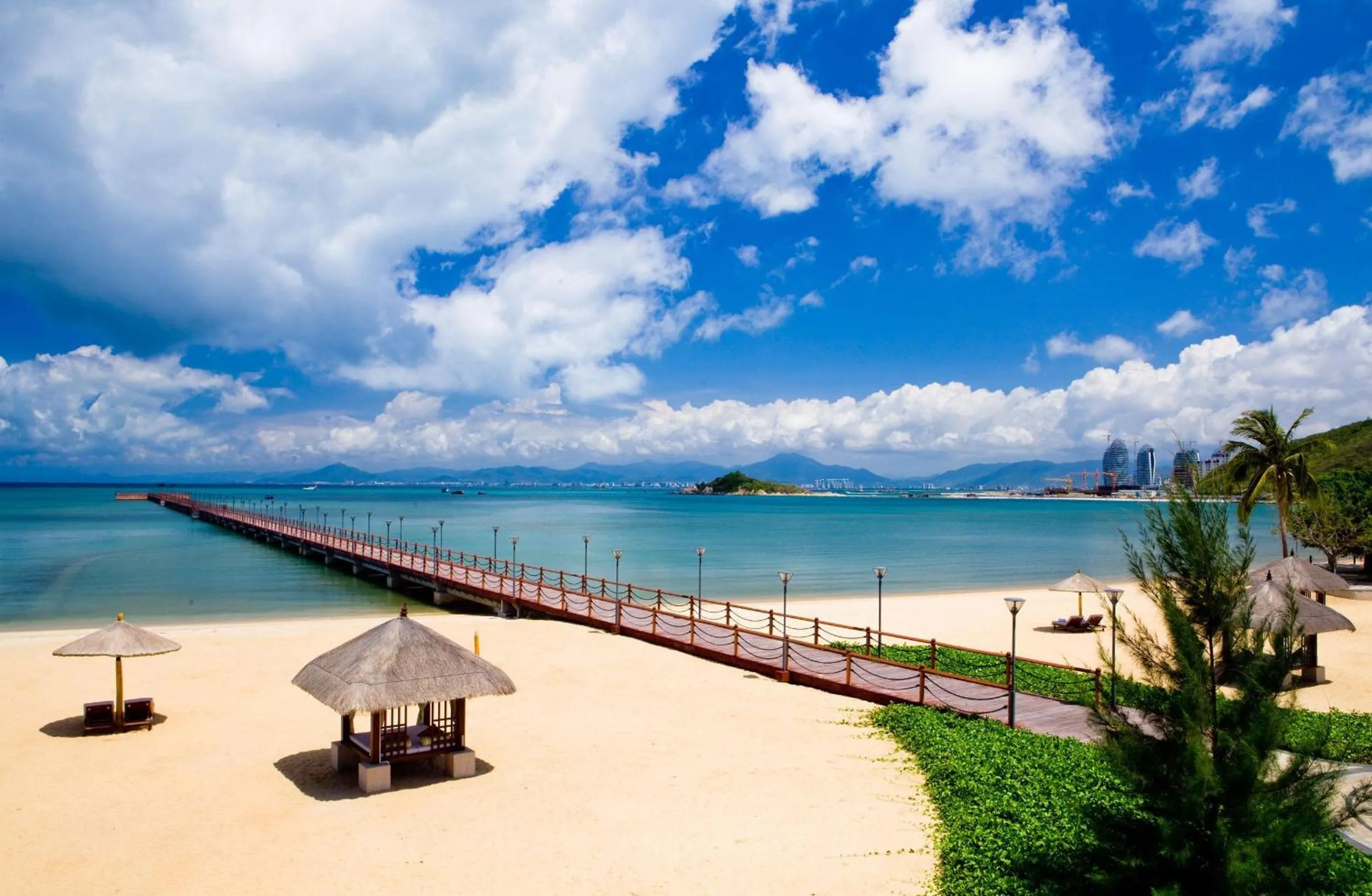 Beach in Luhuitou State Guesthouse & Resort