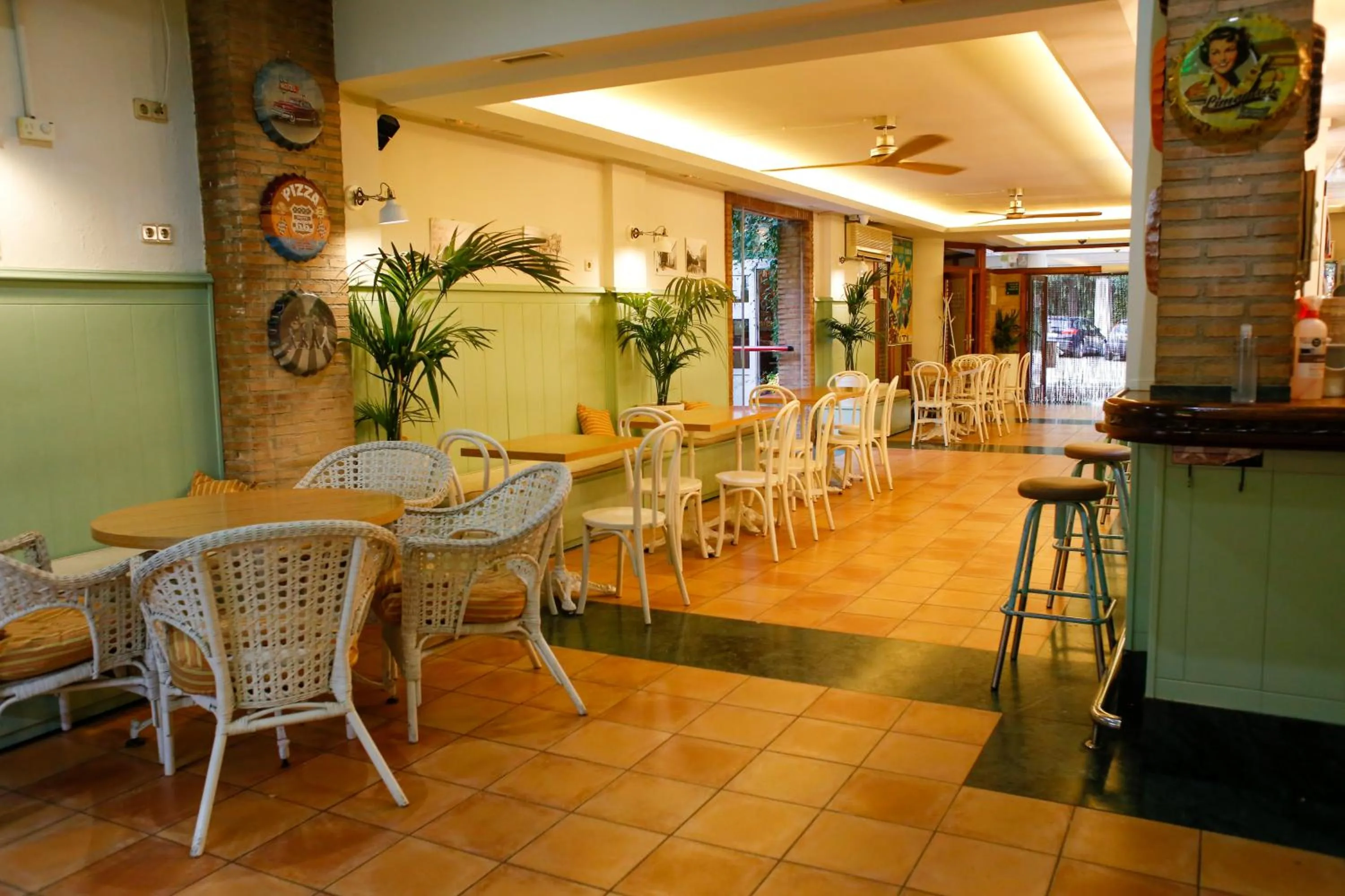 Food and drinks in Hotel Plaza Manjón