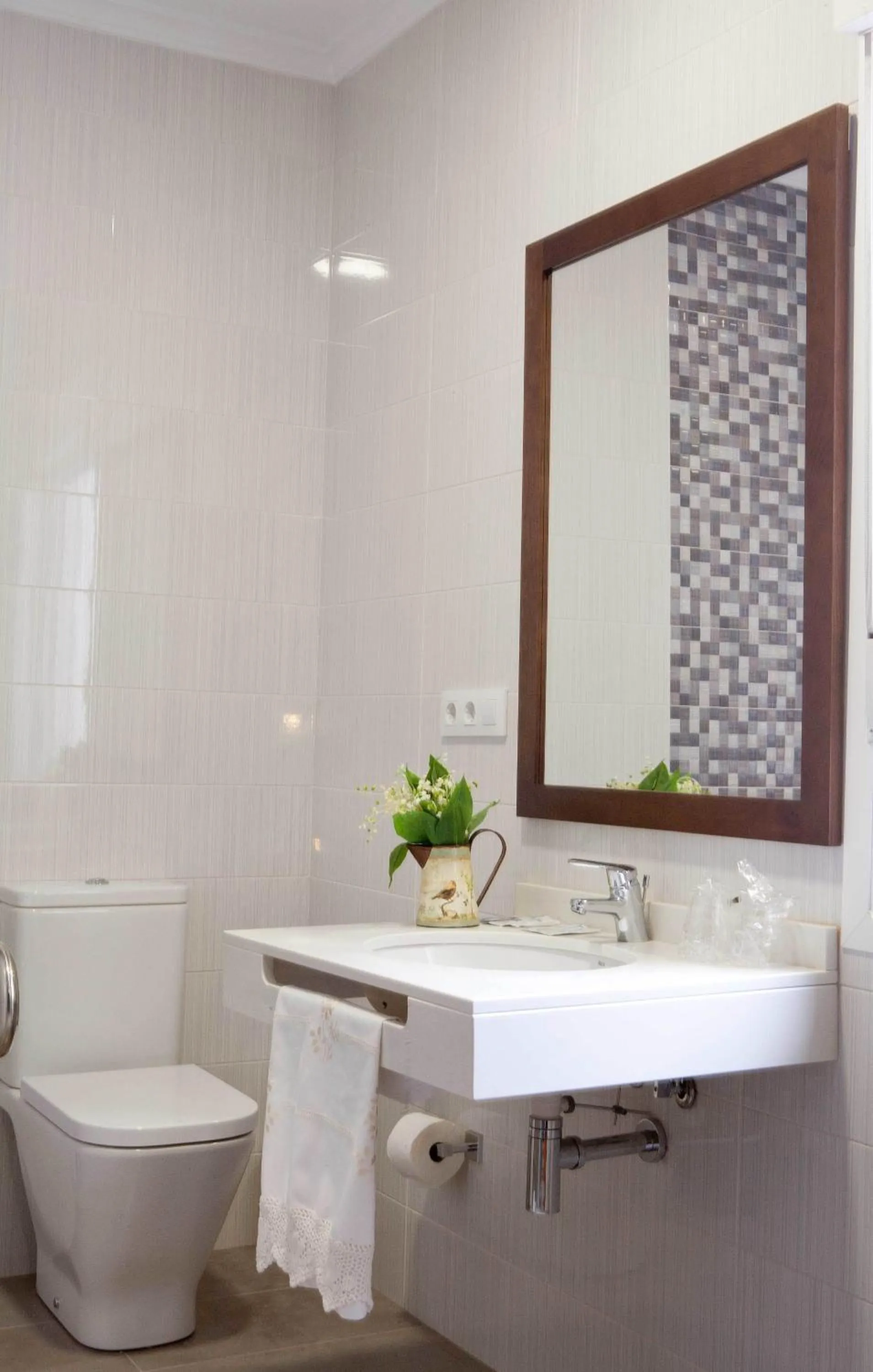 Shower in Hotel Plaza Manjón