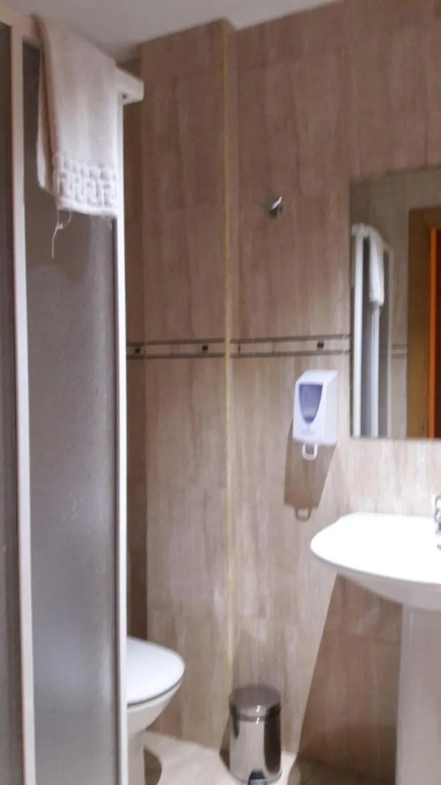 Single Room with Private Bathroom - single occupancy in La Gallega