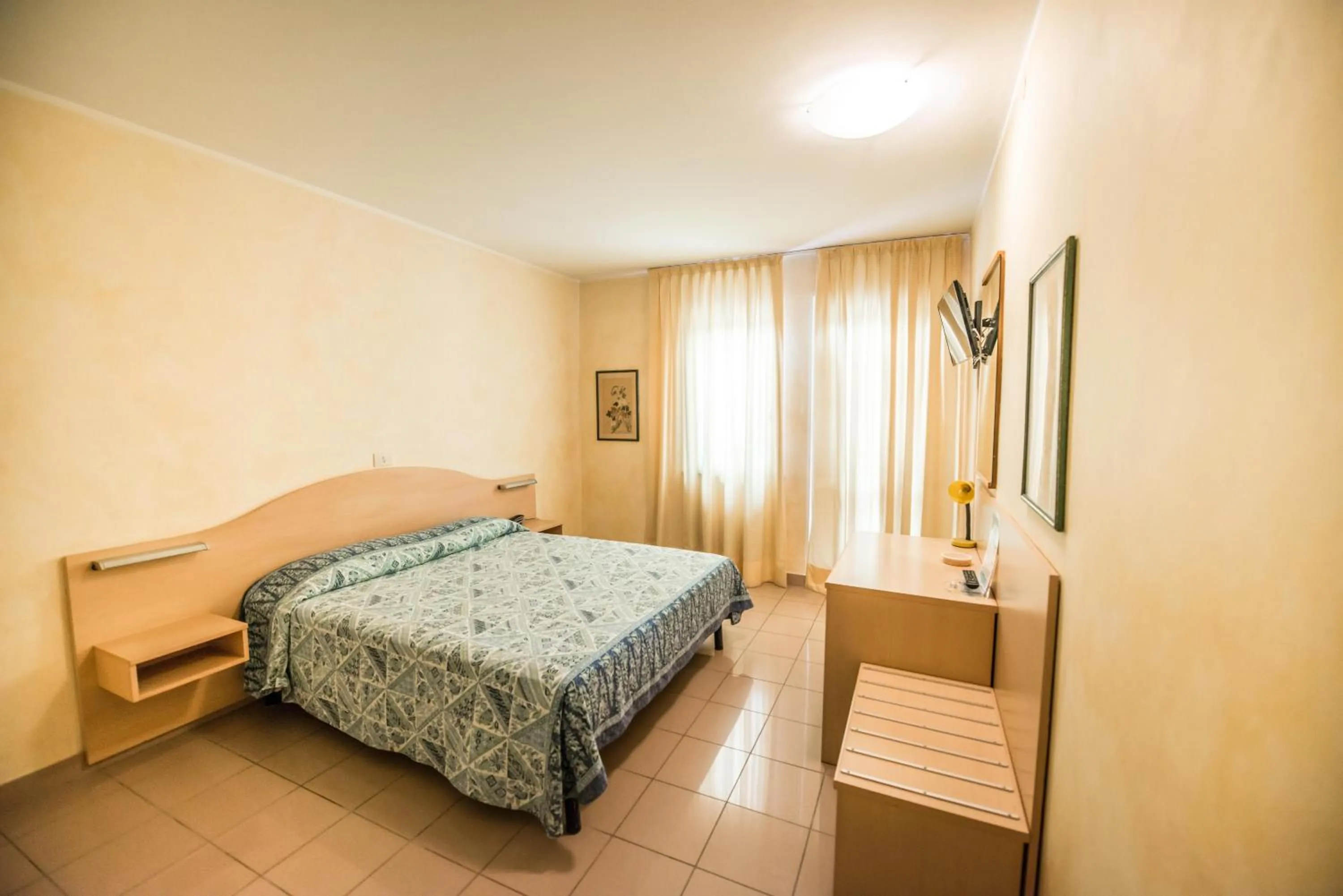 Bedroom, Bed in Hotel Johnson