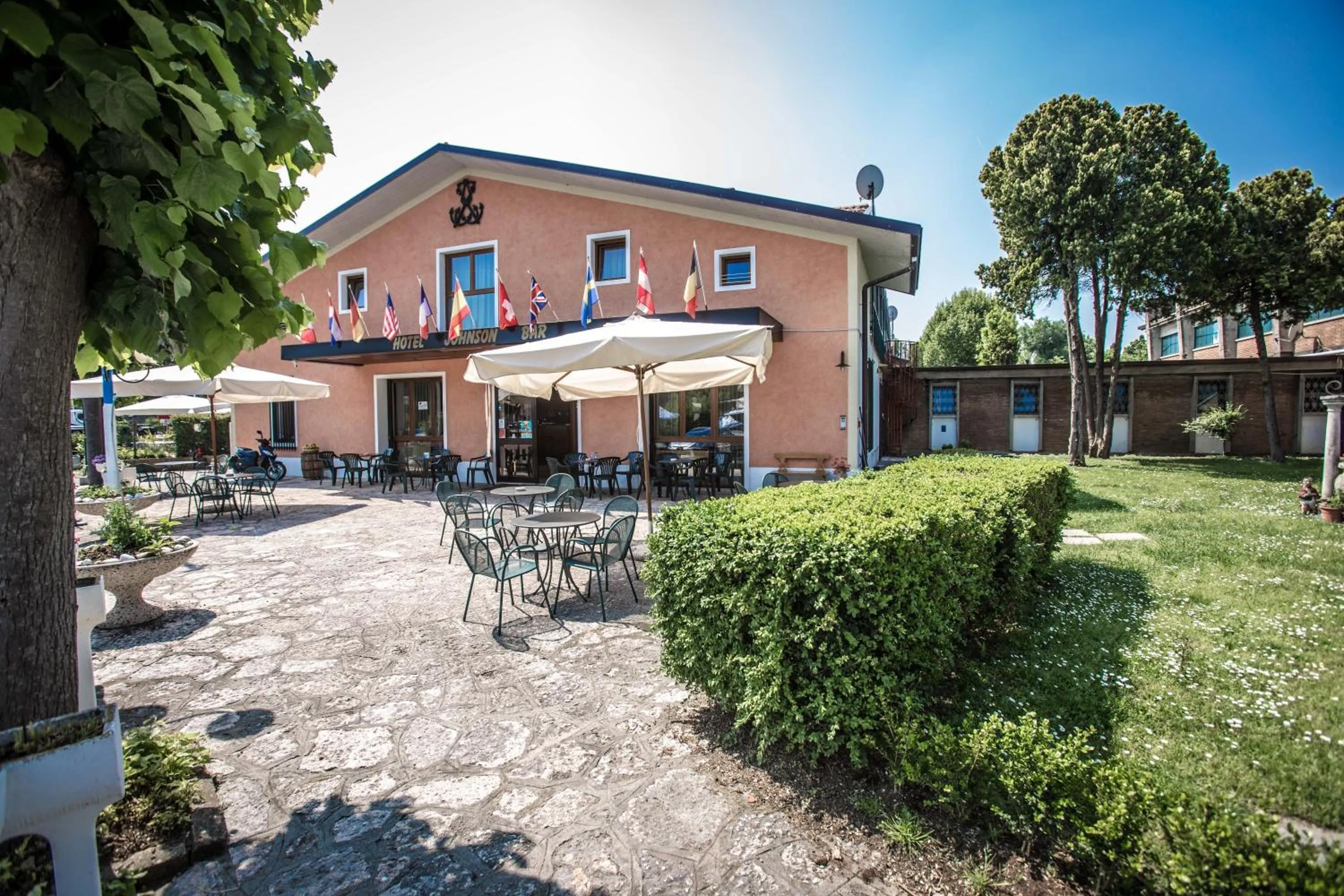 Facade/entrance in Hotel Johnson