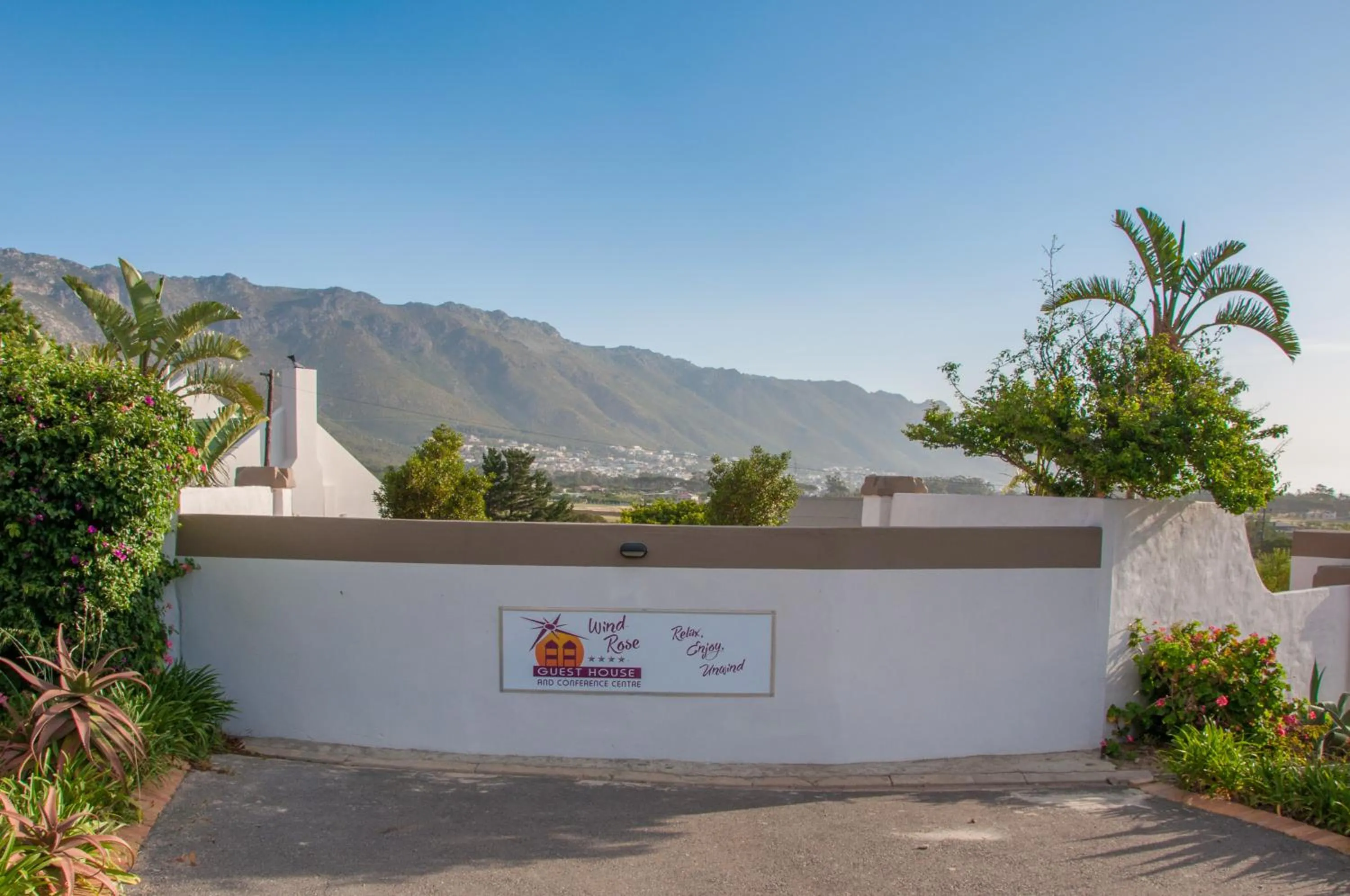 Facade/entrance in Wind-Rose Guest House