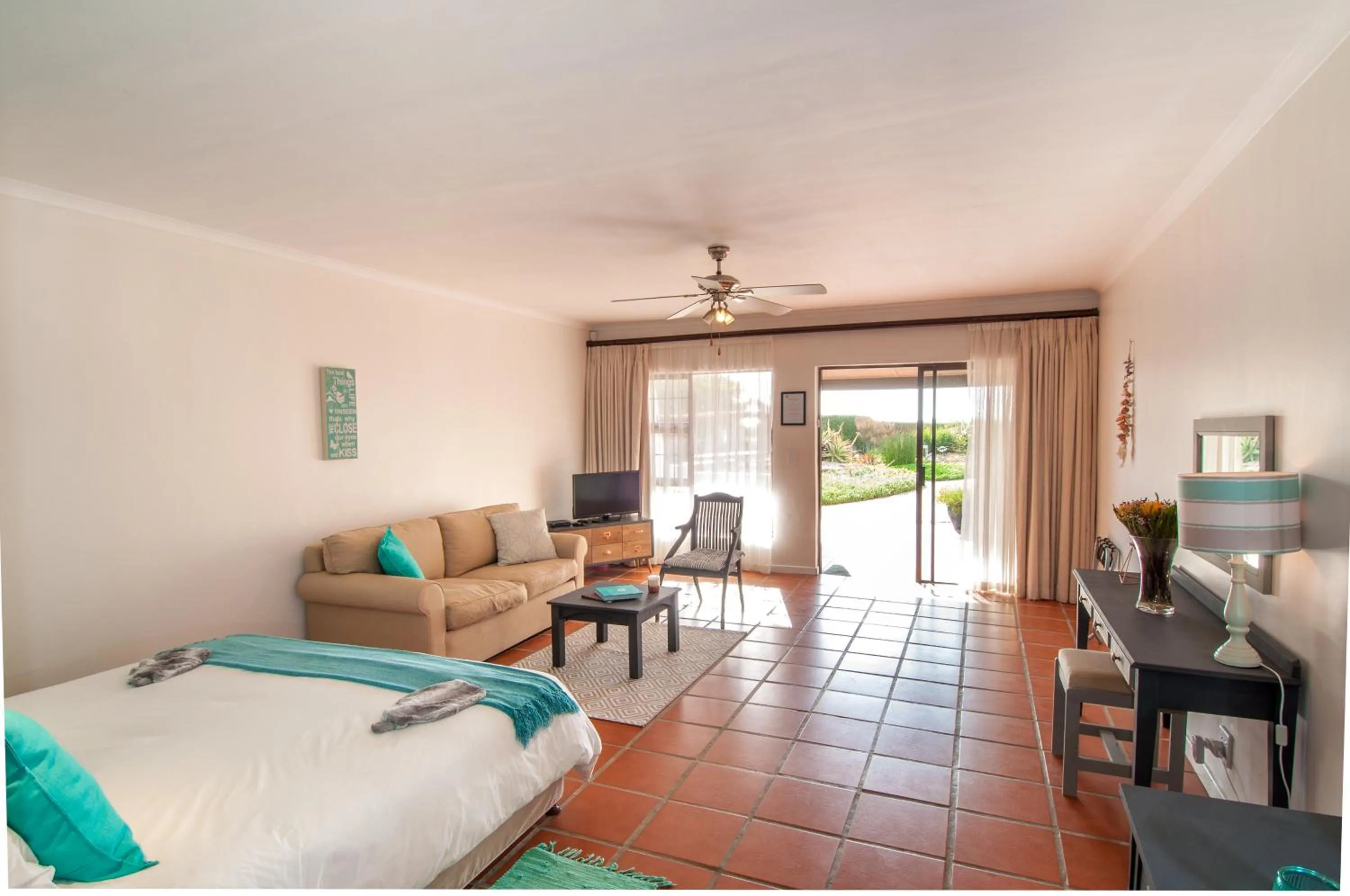 Seating area, Bed in Wind-Rose Guest House