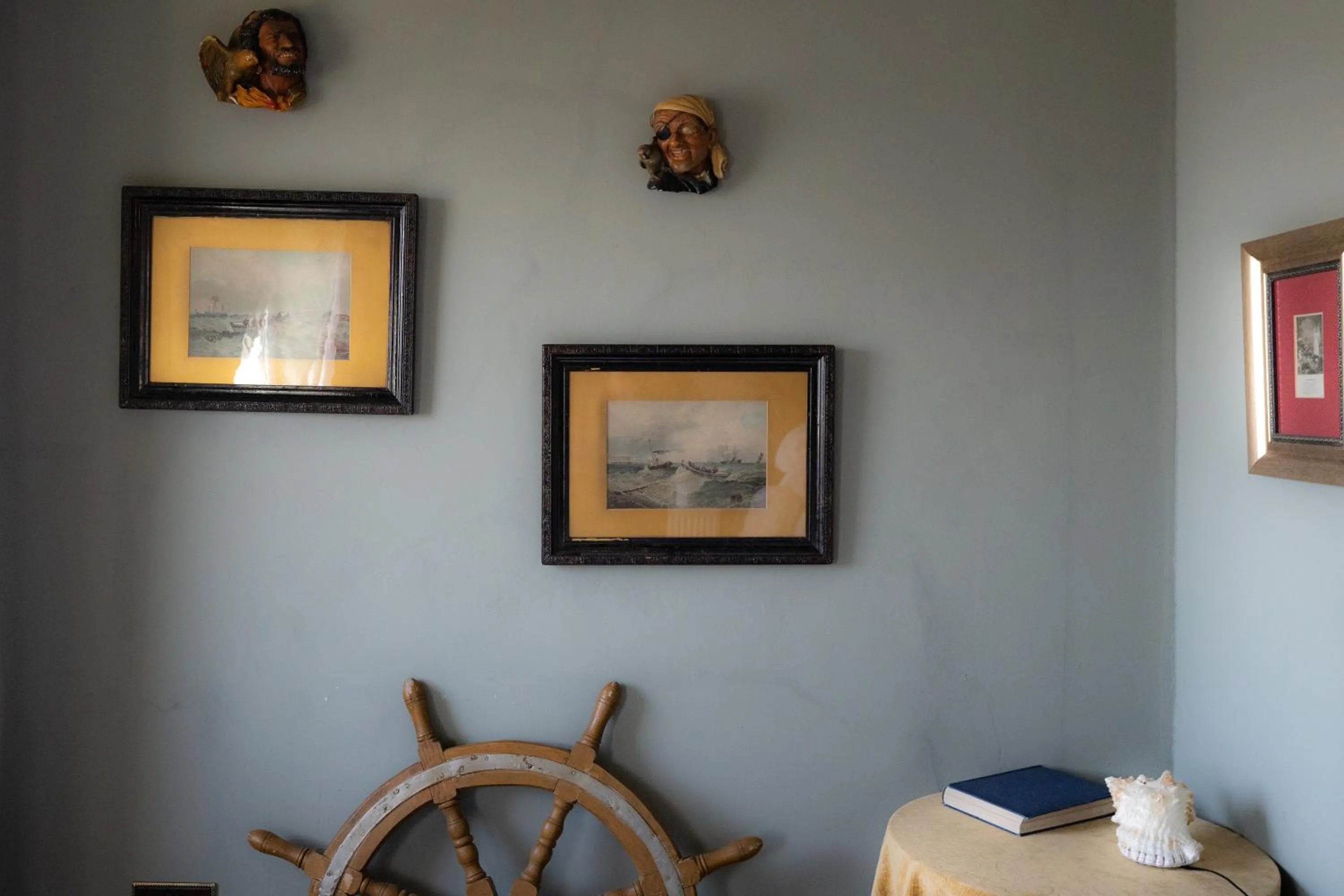 Decorative detail in La Rosa Hotel