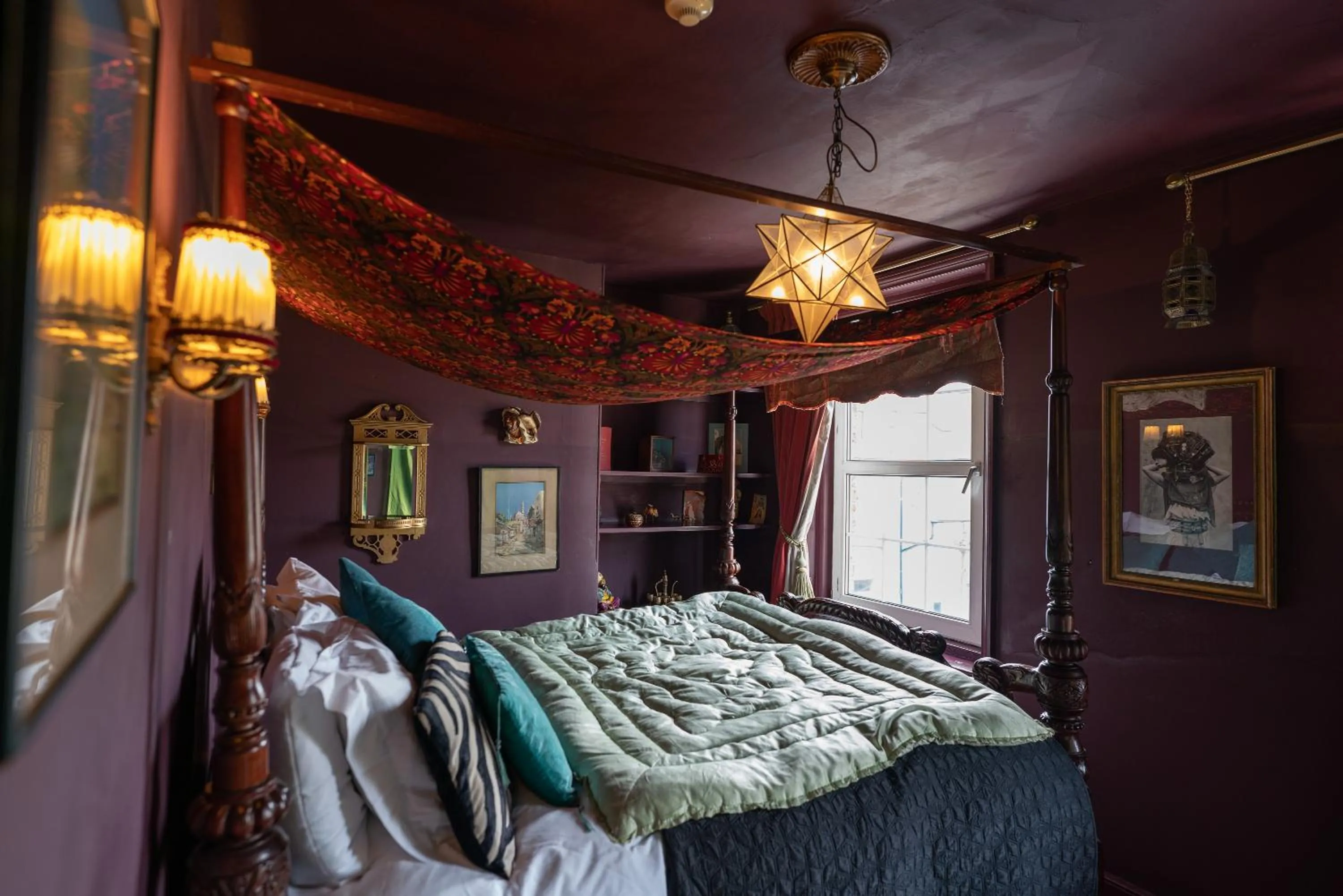 Bed in La Rosa Hotel