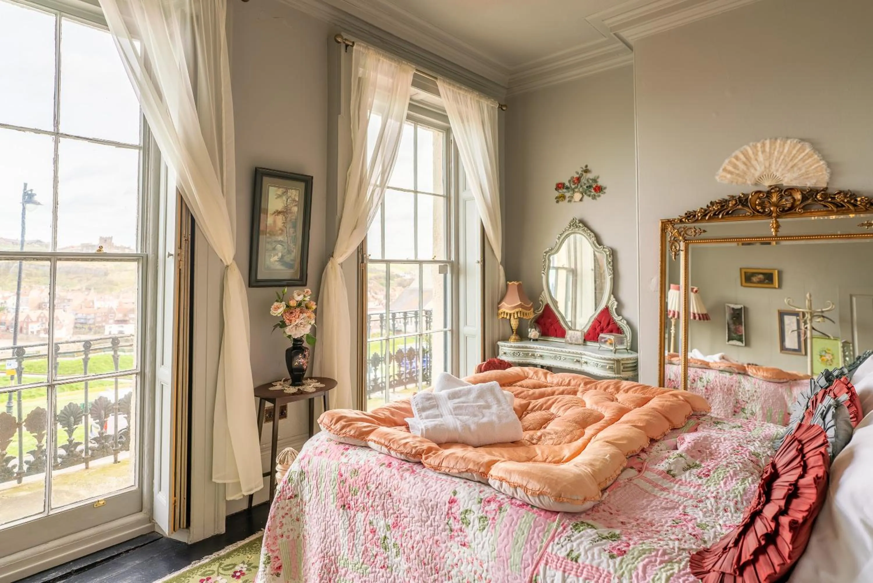 Bed in La Rosa Hotel