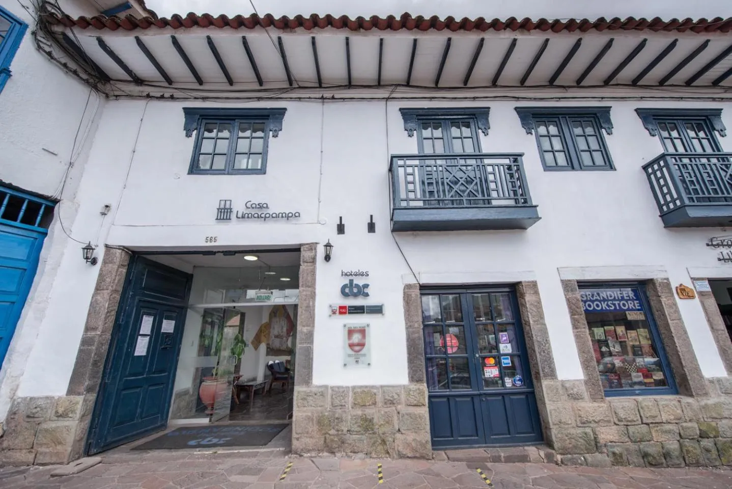 Facade/entrance in Hotel Limacpampa