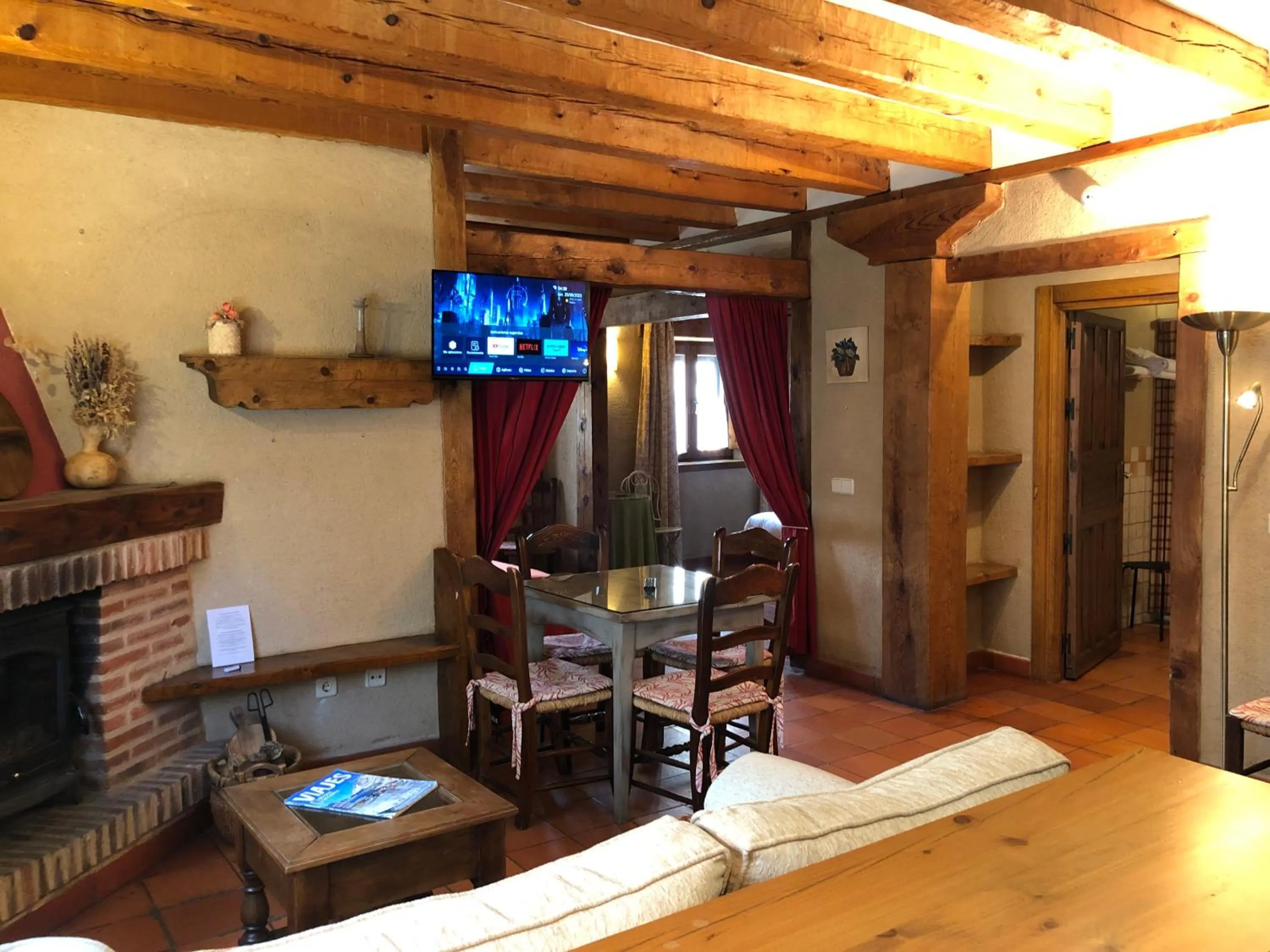 TV and multimedia in Apartamentos Lobiche