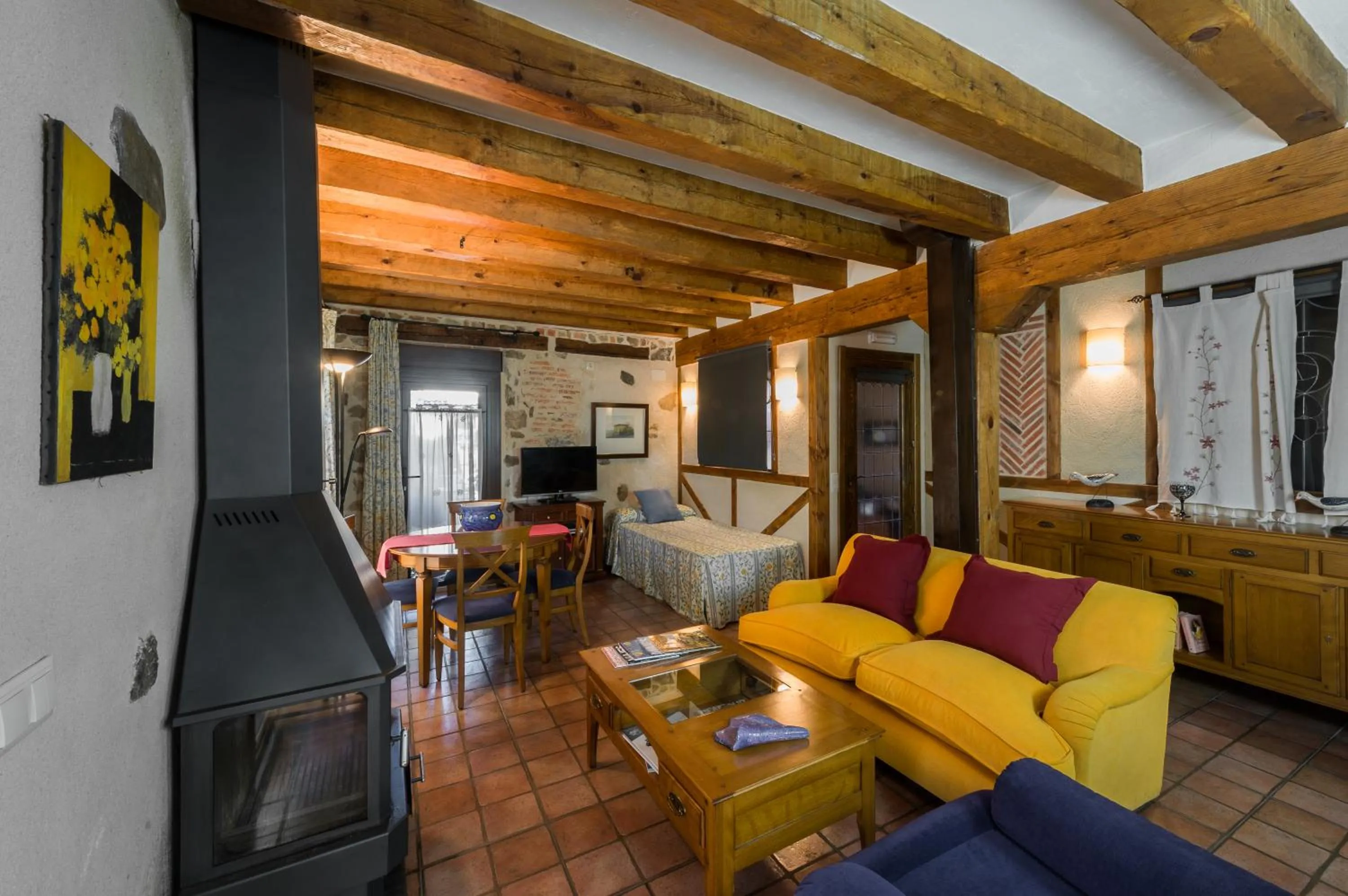 TV and multimedia in Apartamentos Lobiche