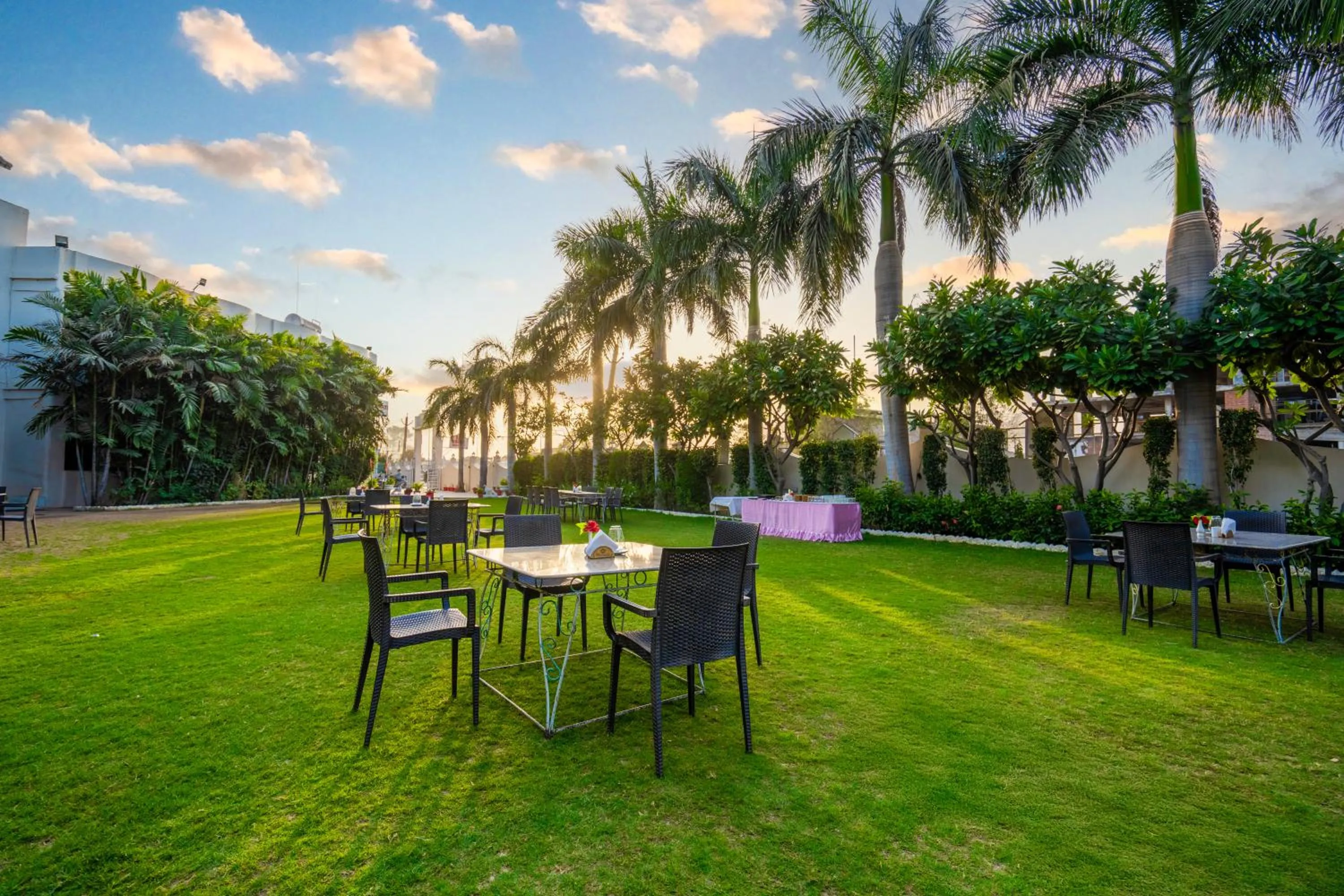 Garden in Hotel Chandrawati Palace