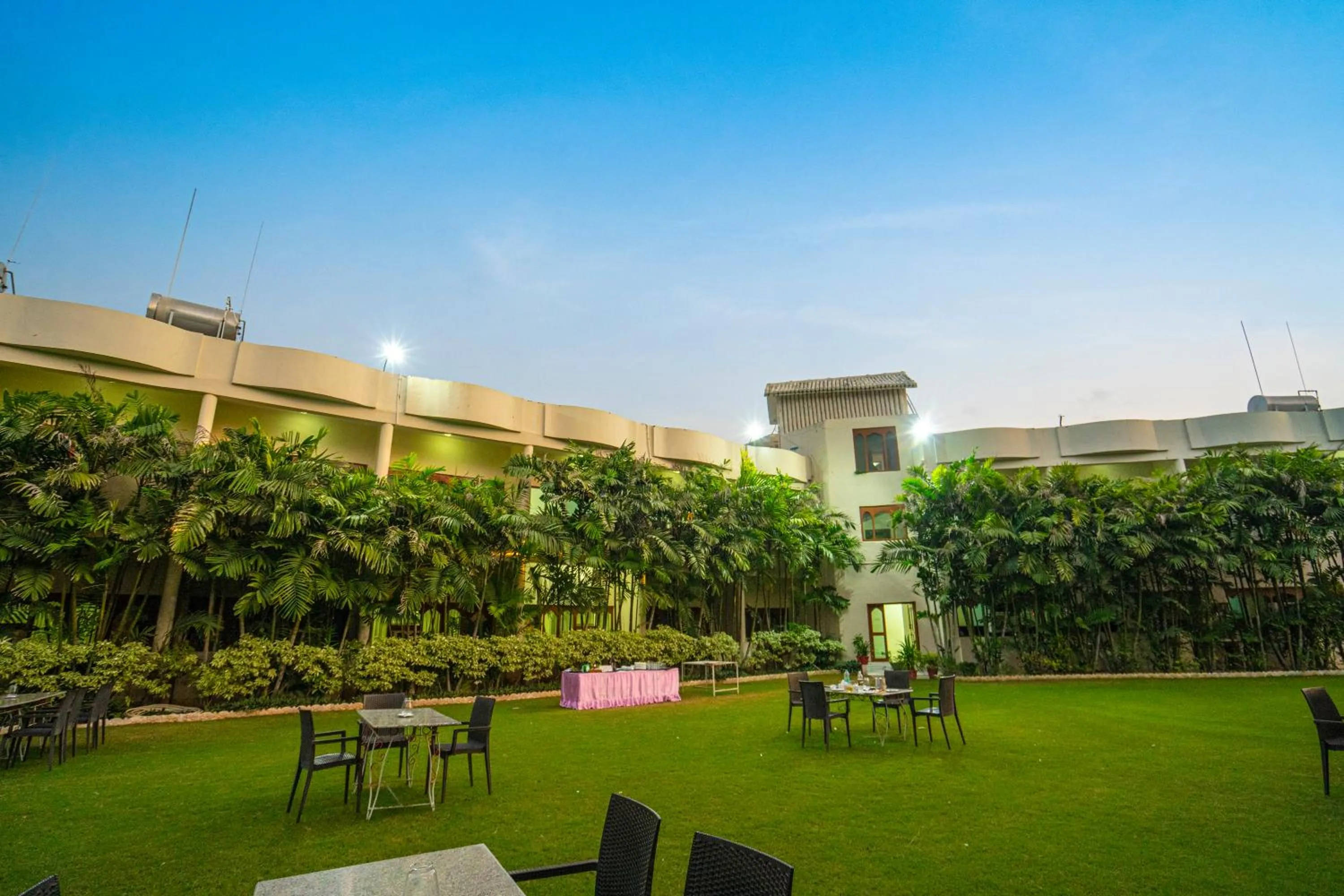 Garden in Hotel Chandrawati Palace