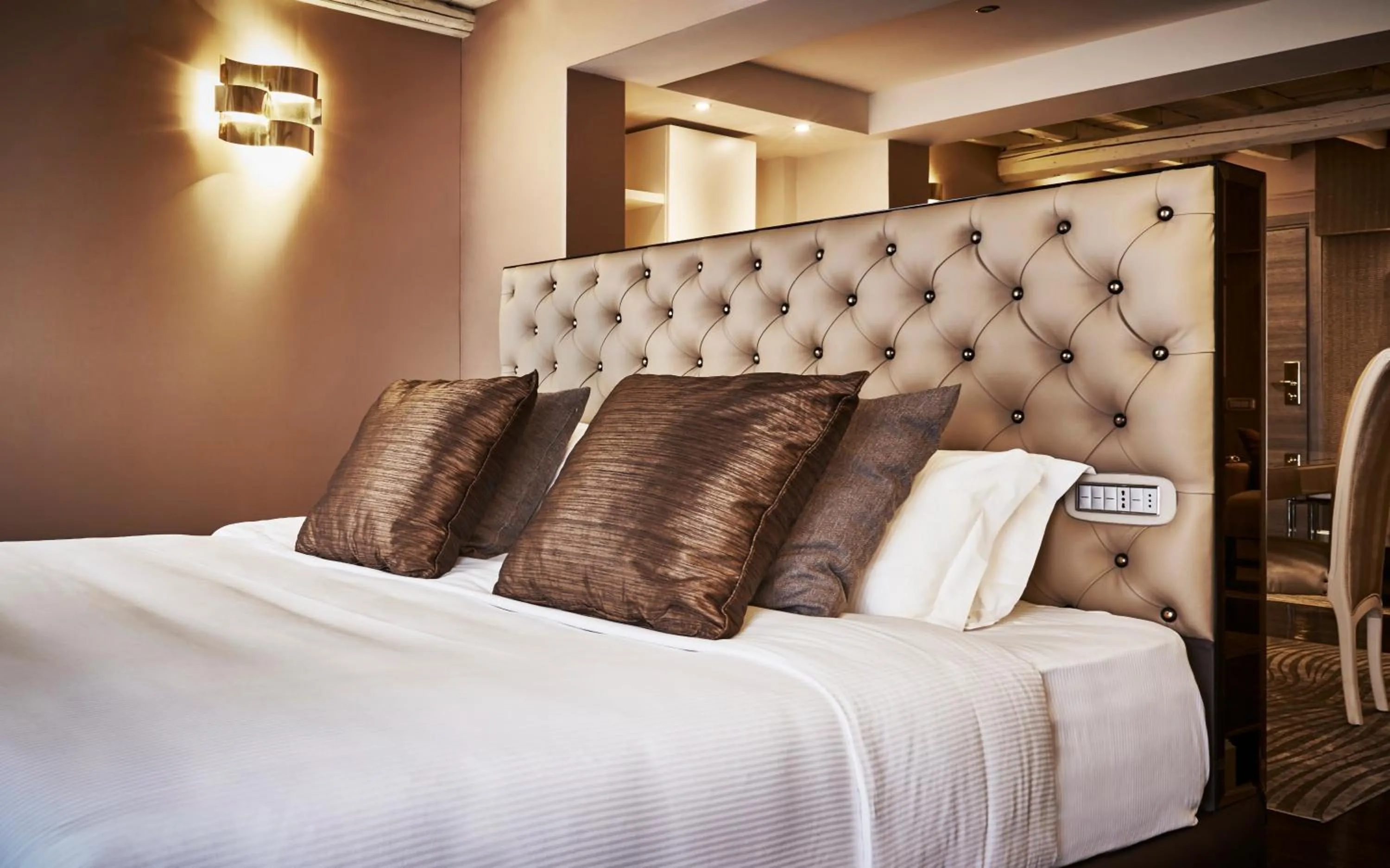 Decorative detail, Bed in LE RÊVE DE NAIM Roma