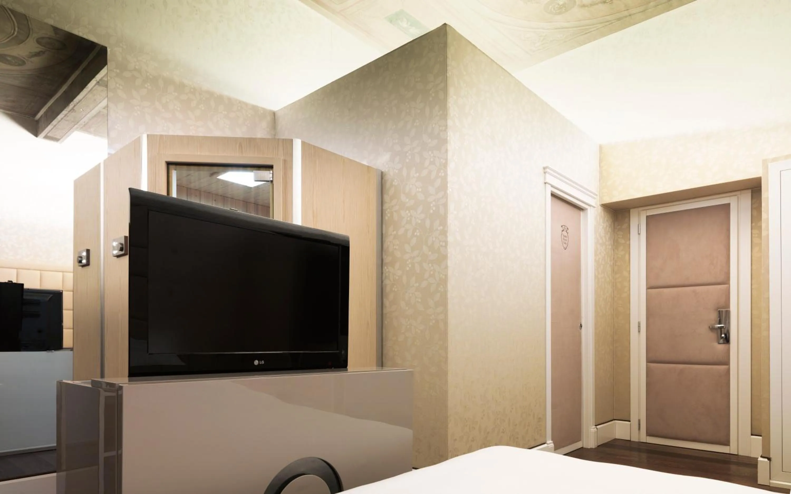 TV and multimedia, Bed in LE RÊVE DE NAIM Roma