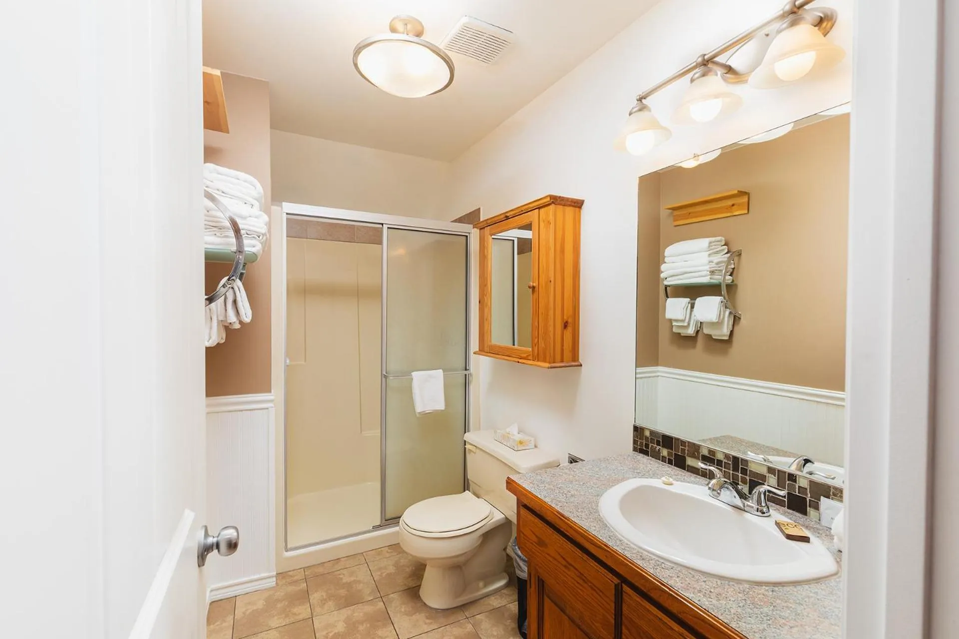 Bathroom in Overlander Mountain Lodge