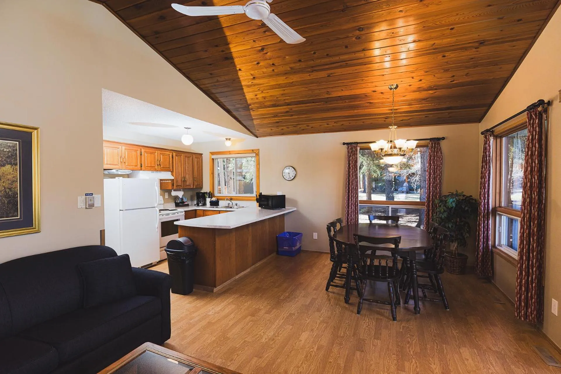 Kitchen or kitchenette in Overlander Mountain Lodge