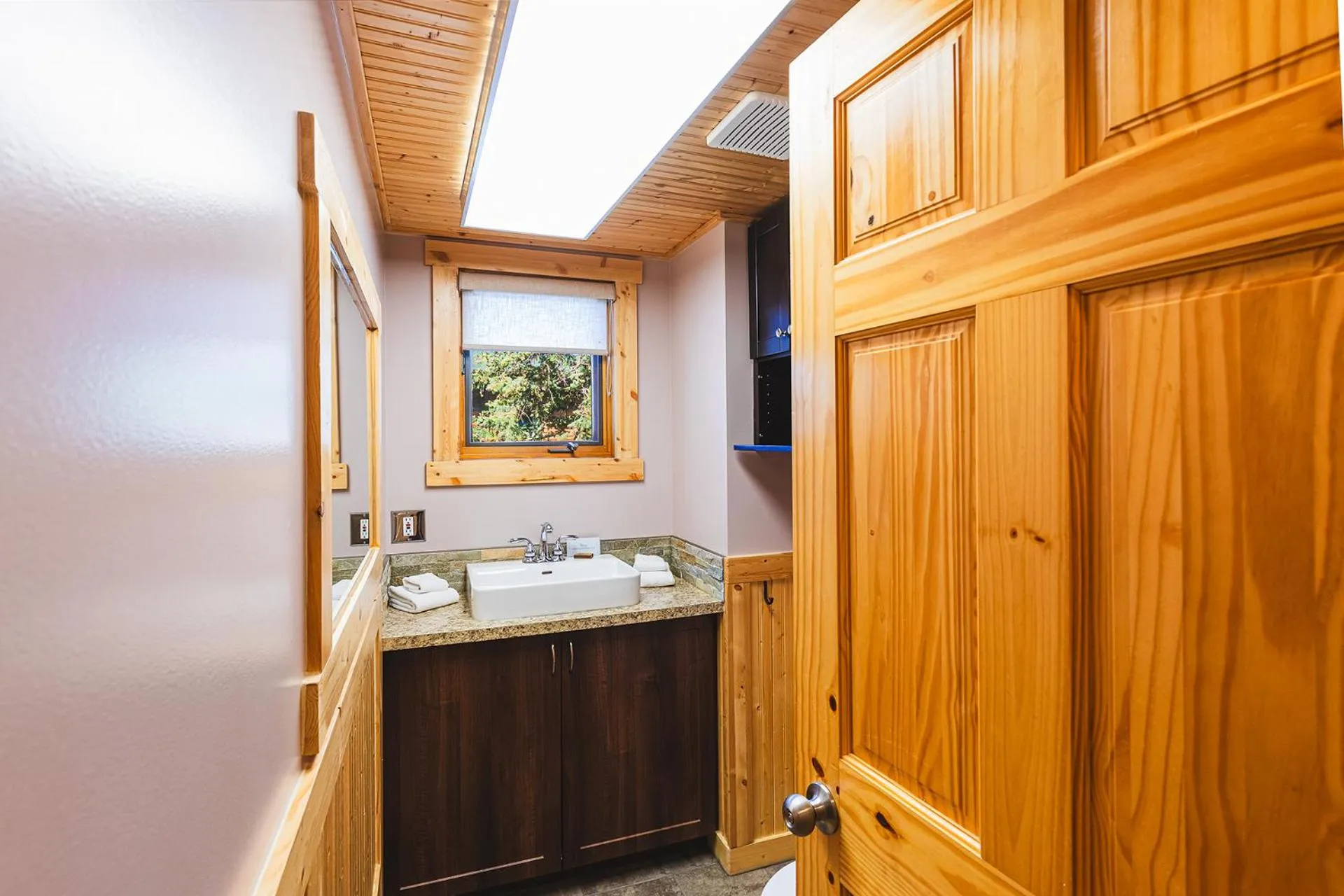 Bathroom in Overlander Mountain Lodge