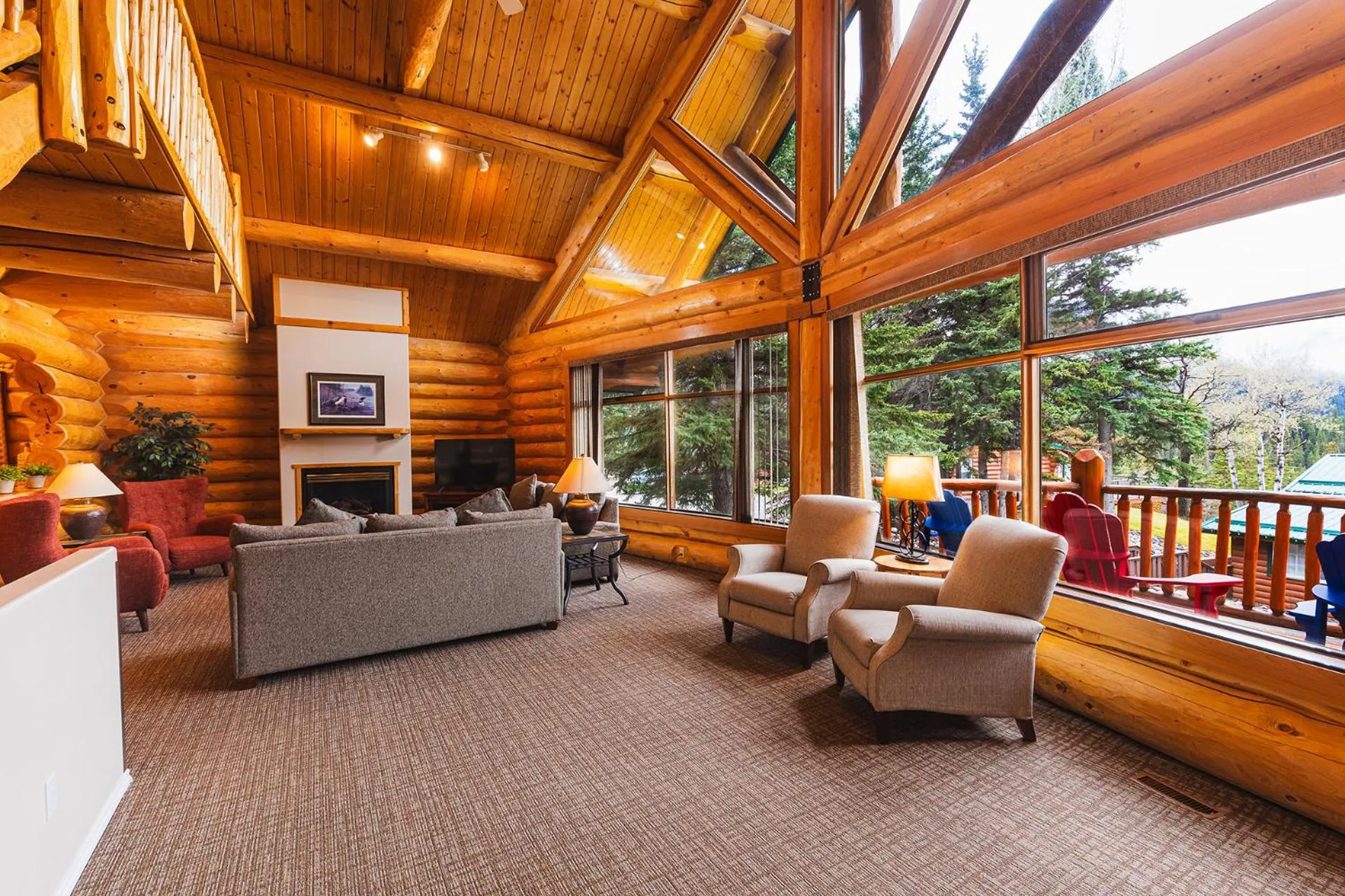 Living room in Overlander Mountain Lodge