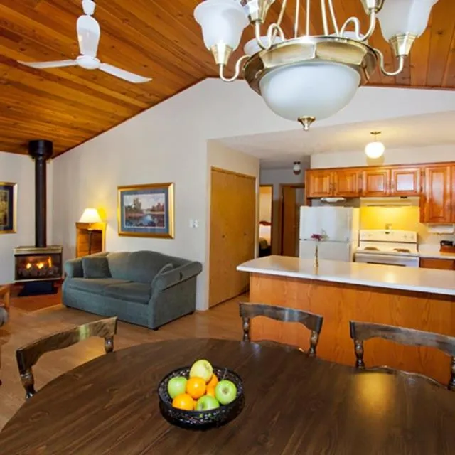 Kitchen or kitchenette in Overlander Mountain Lodge