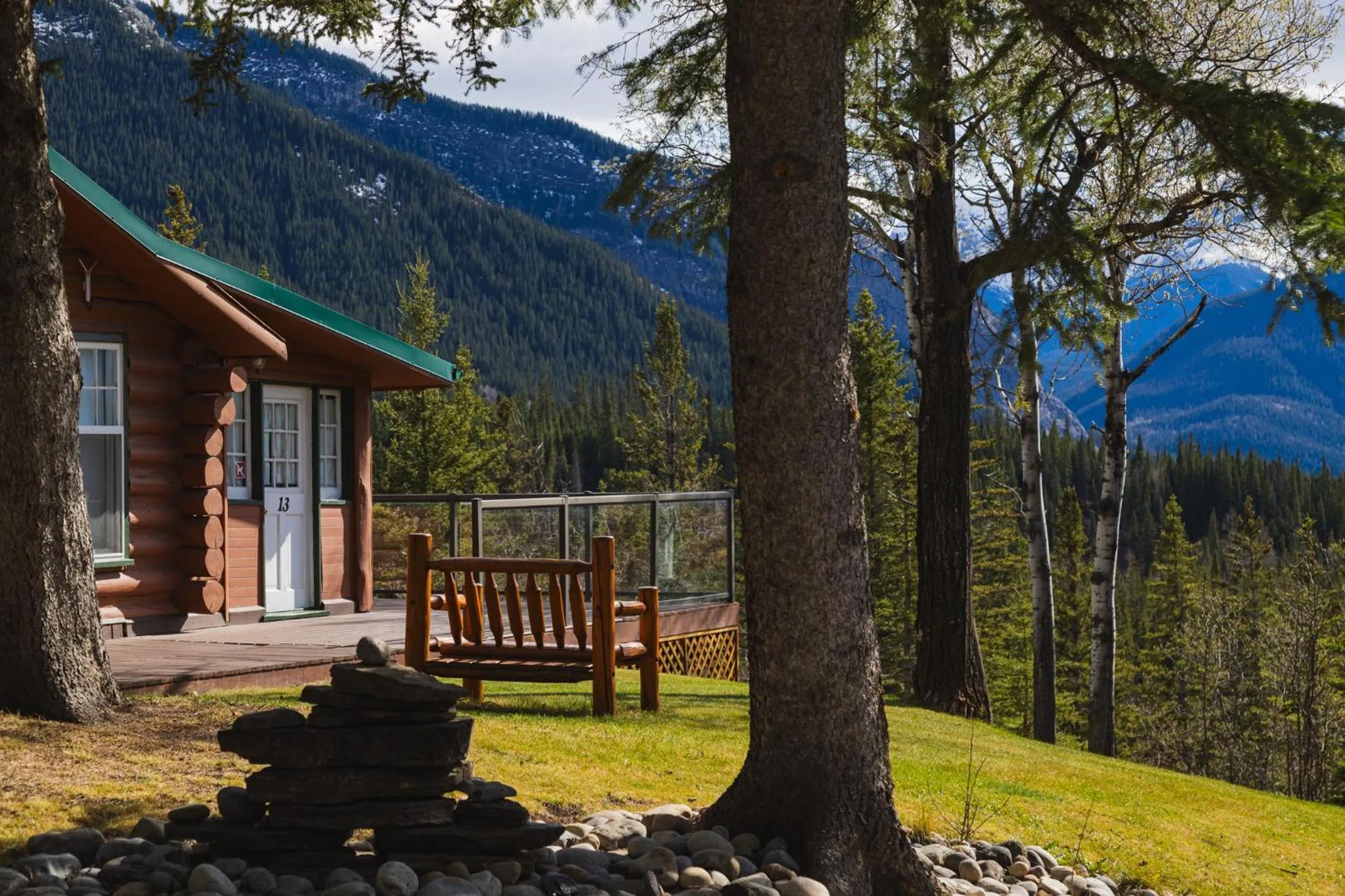Overlander Mountain Lodge