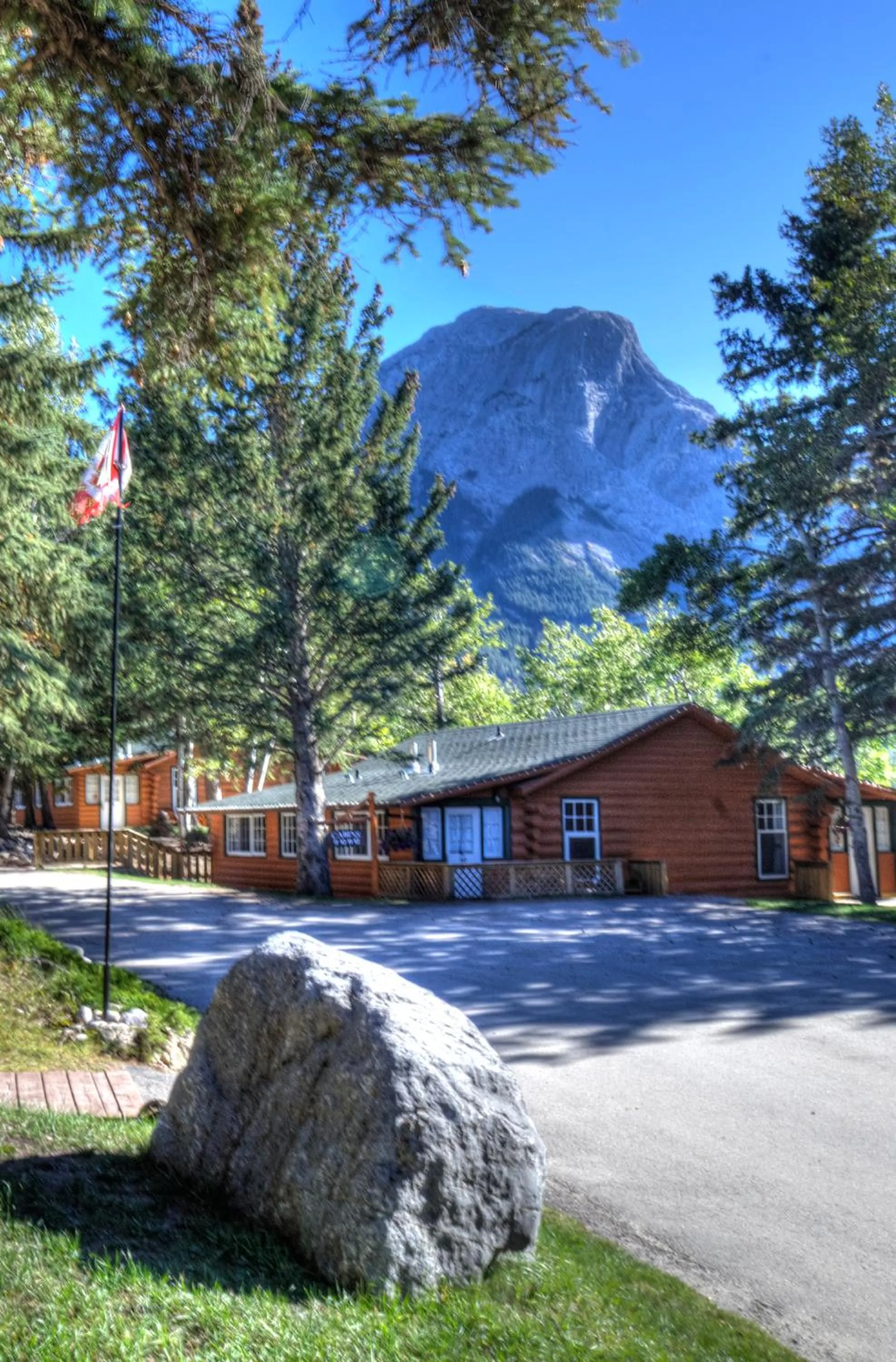 Day in Overlander Mountain Lodge