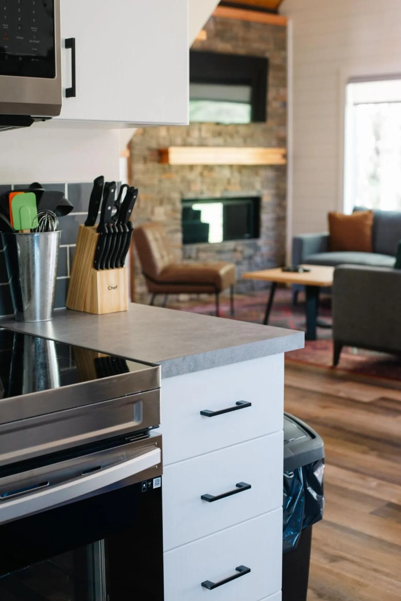 Kitchen or kitchenette in Overlander Mountain Lodge
