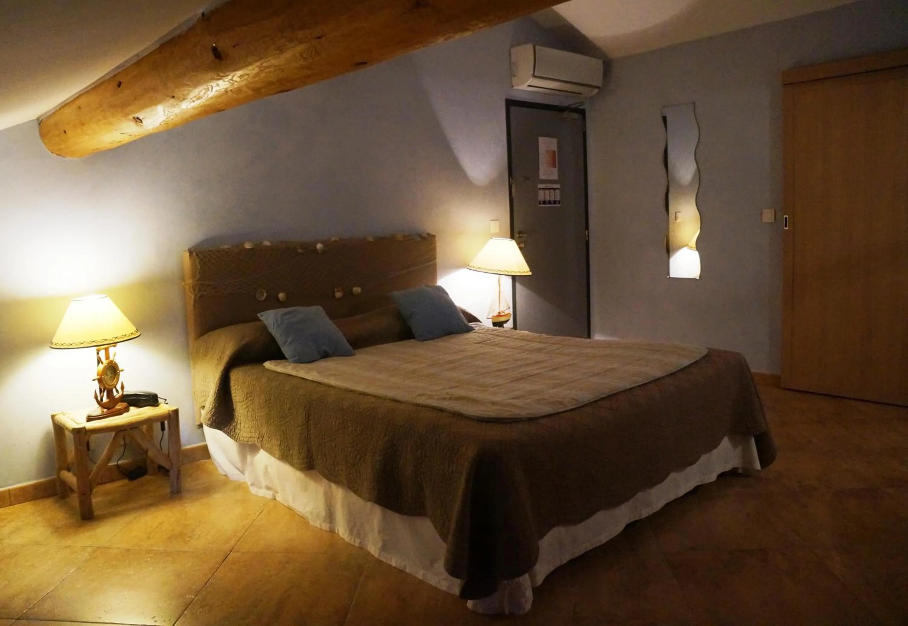 Bedroom, Bed in Hotel Le Saint Jean