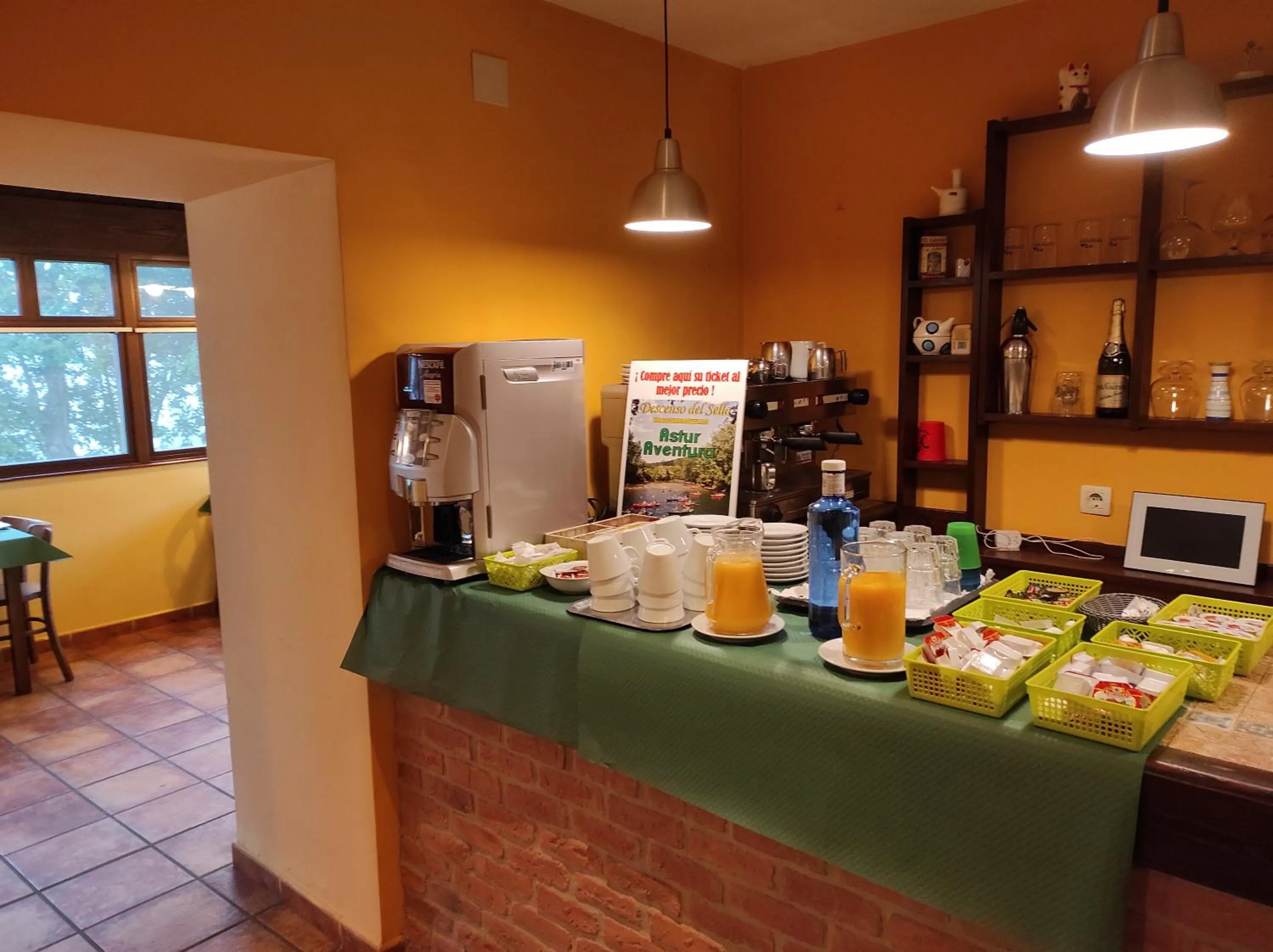 Buffet breakfast in Hotel Rural Coviella