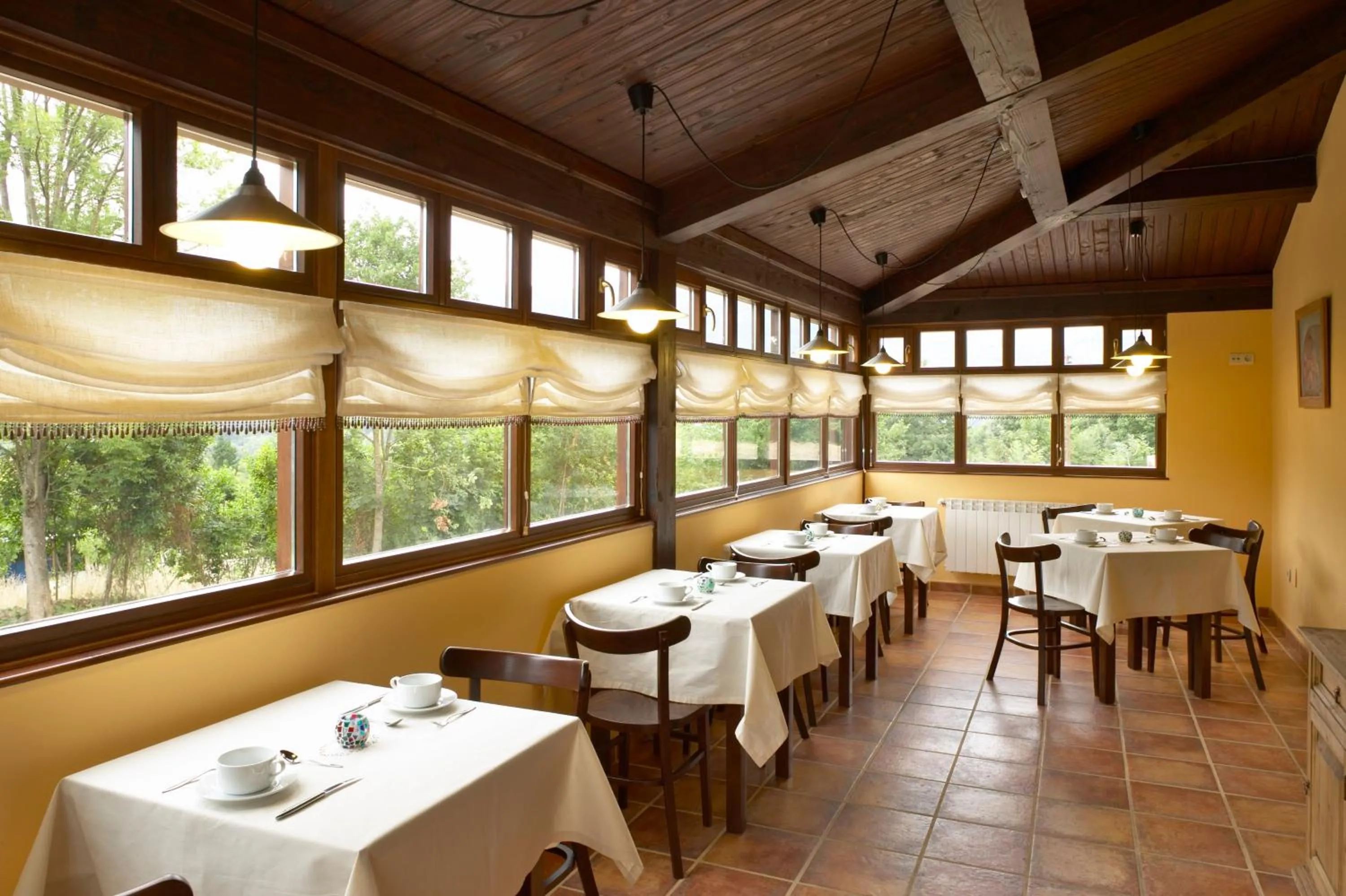 Restaurant/places to eat in Hotel Rural Coviella