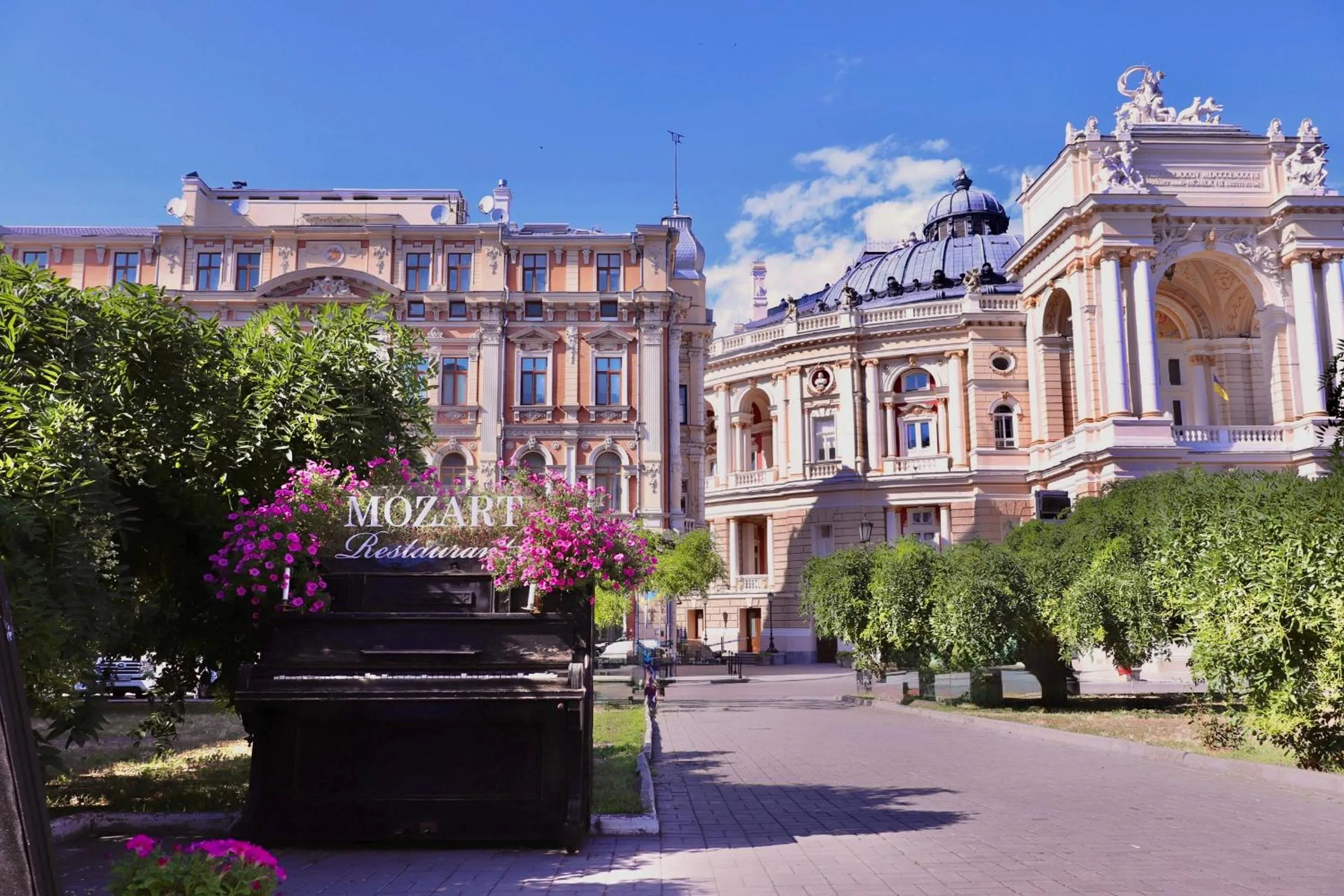 Restaurant/places to eat in Mozart Hotel