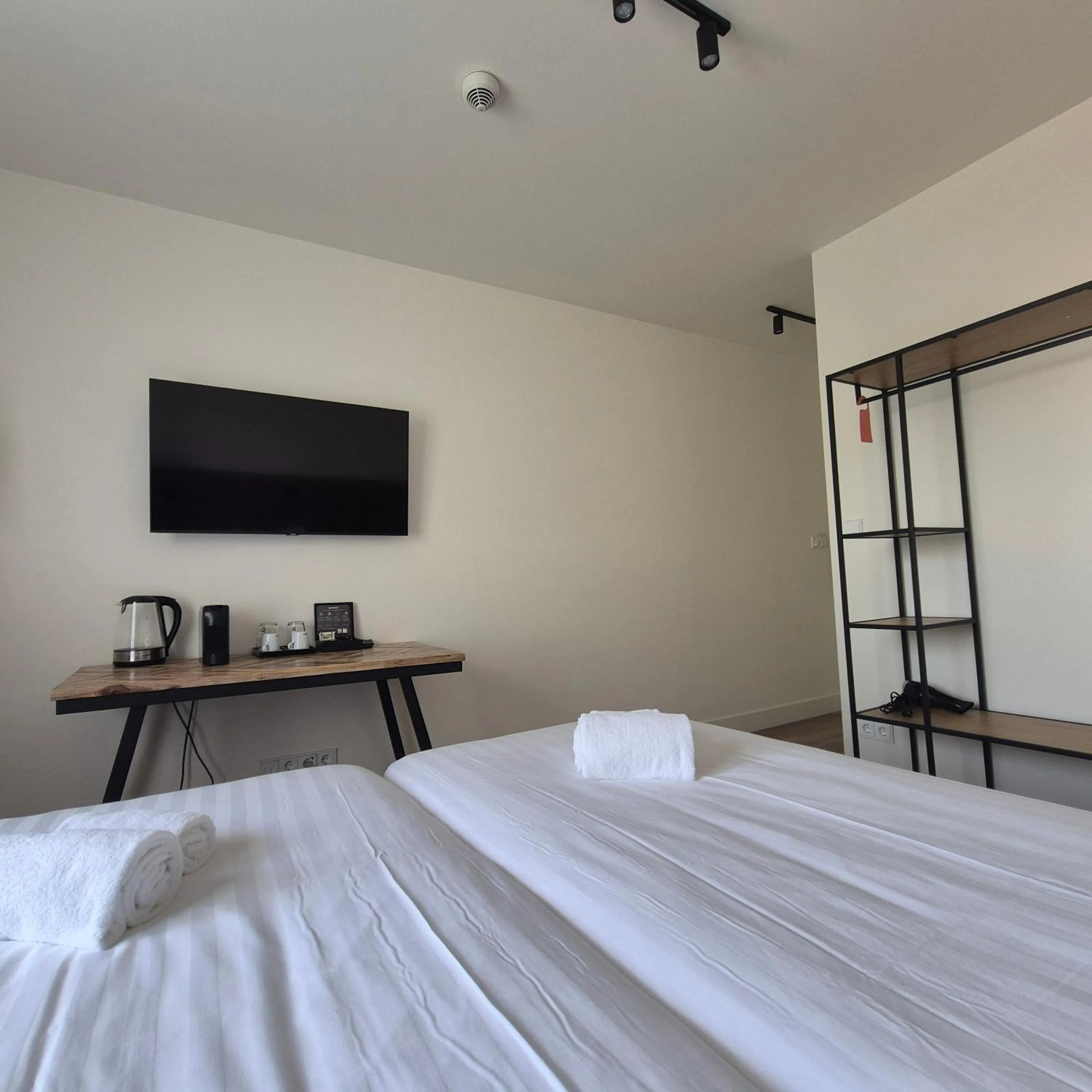 TV and multimedia, Bed in Hotel Den Burg